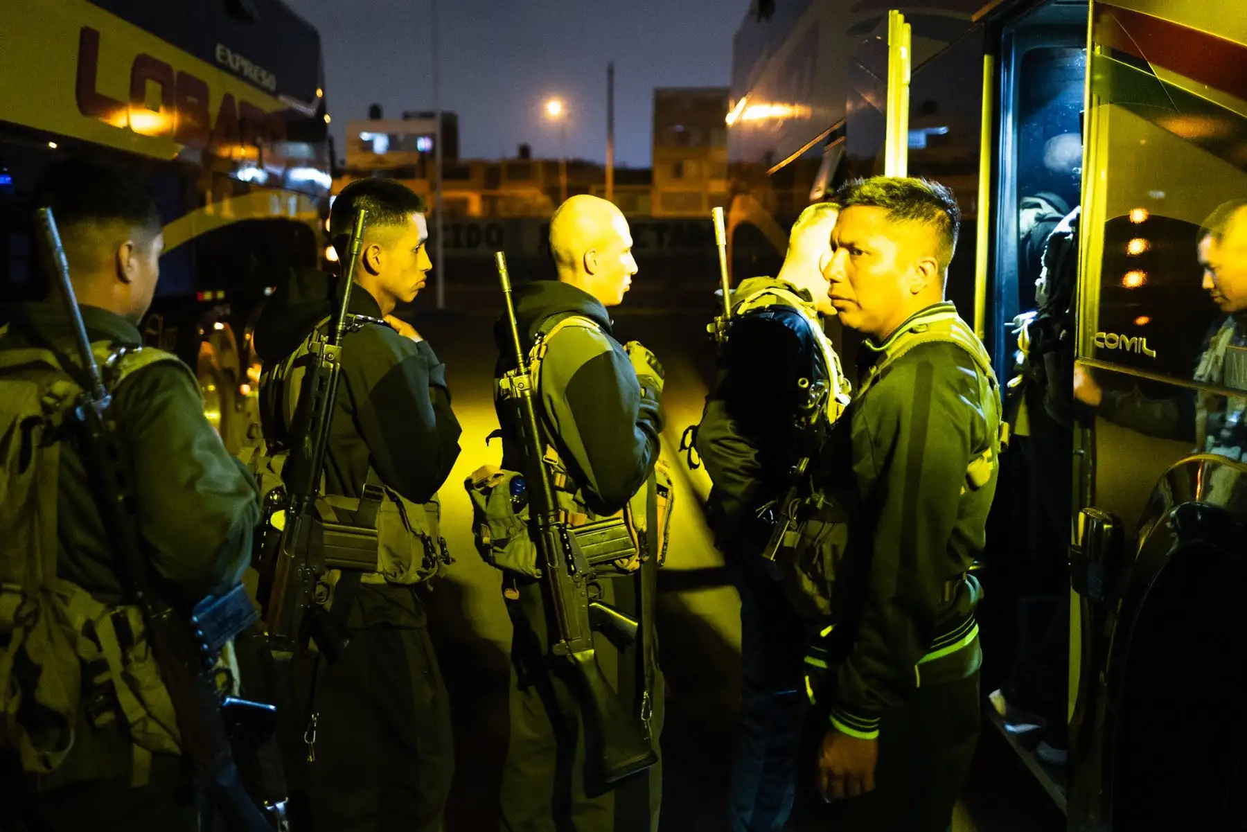 Alrededor de 45,000 efectivos de las Fuerzas Armadas fueron desplegados en todo el país para garantizar la seguridad y el normal desarrollo de la segunda vuelta electoral. El personal militar brinda apoyo a las autoridades electorales y resguarda locales de votación, material electoral e infraestructura estratégica. Foto: ANDINA/Difusión