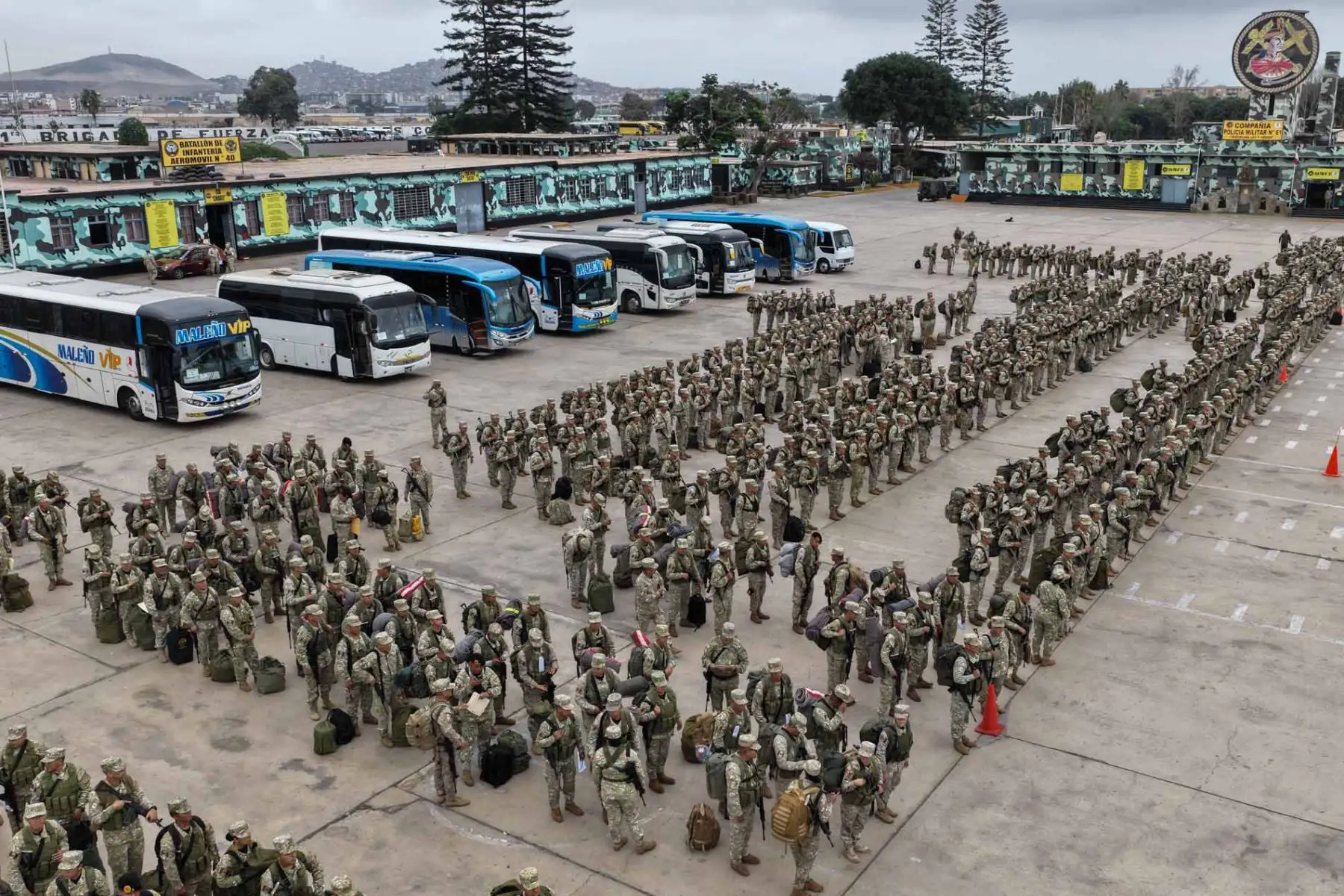 Un contingente de 600 efectivos de las Fuerzas Armadas inició hoy su desplazamiento hacia diversos puntos del país como parte del operativo de seguridad para la segunda vuelta electoral del domingo. En total, más de 45 000 militares serán desplegados para garantizar el orden, la seguridad de los locales de votación y el ejercicio del derecho al voto de la ciudadanía. Foto: ANDINA/ Juan Carlos Guzmán