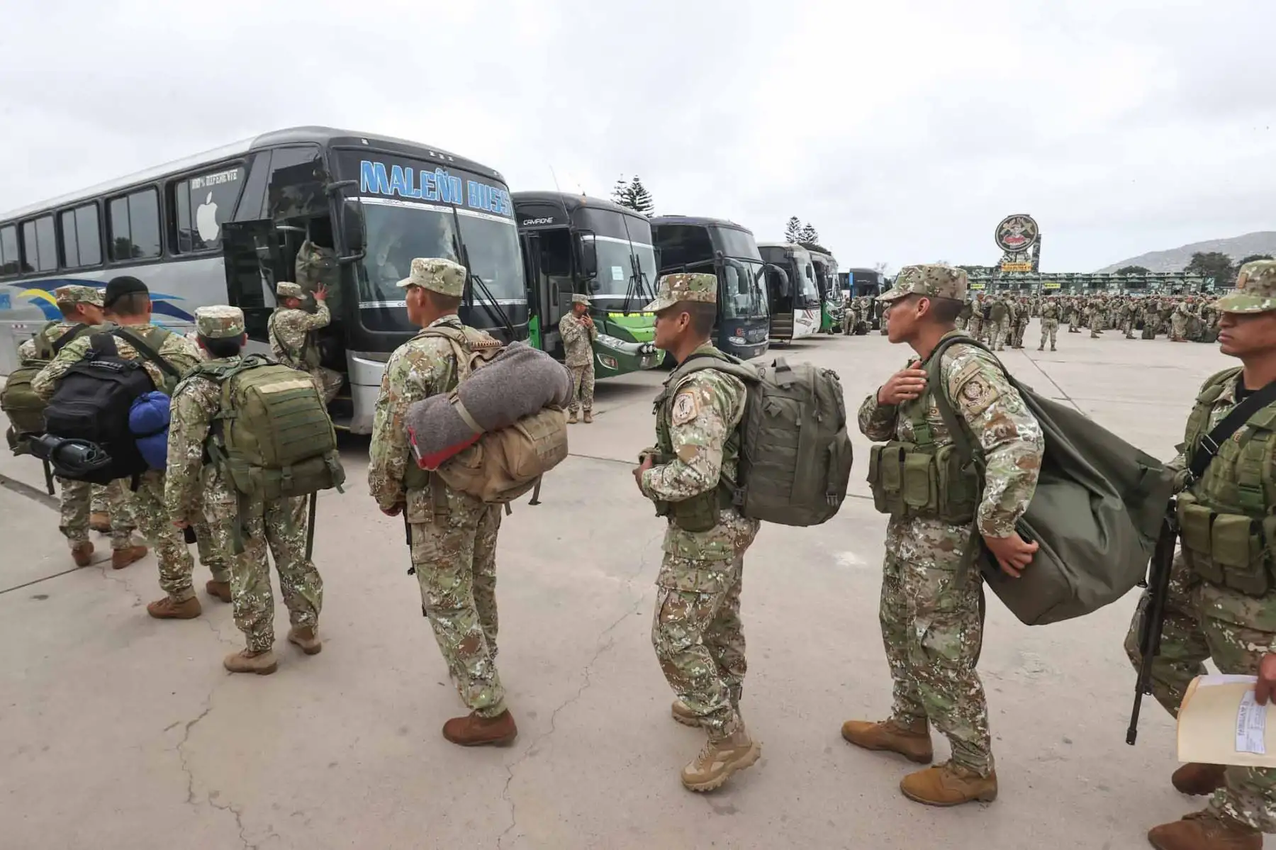 Un contingente de 600 efectivos de las Fuerzas Armadas inició hoy su desplazamiento hacia diversos puntos del país como parte del operativo de seguridad para la segunda vuelta electoral del domingo. En total, más de 45 000 militares serán desplegados para garantizar el orden, la seguridad de los locales de votación y el ejercicio del derecho al voto de la ciudadanía. Foto: ANDINA/ Juan Carlos Guzmán