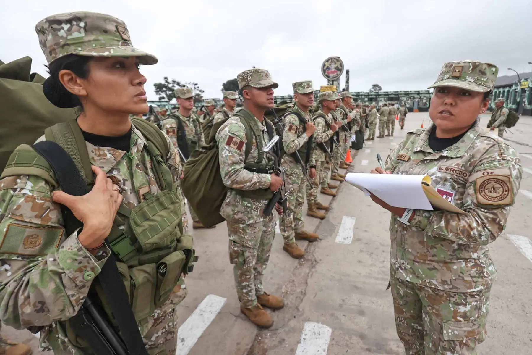 Un contingente de 600 efectivos de las Fuerzas Armadas inició hoy su desplazamiento hacia diversos puntos del país como parte del operativo de seguridad para la segunda vuelta electoral del domingo. En total, más de 45 000 militares serán desplegados para garantizar el orden, la seguridad de los locales de votación y el ejercicio del derecho al voto de la ciudadanía. Foto: ANDINA/ Juan Carlos Guzmán
