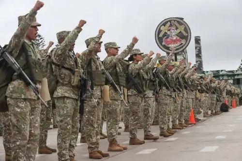 Un contingente de 600 efectivos de las Fuerzas Armadas inició hoy su desplazamiento hacia diversos puntos del país como parte del operativo de seguridad para la segunda vuelta electoral del domingo. En total, más de 45 000 militares serán desplegados para garantizar el orden, la seguridad de los locales de votación y el ejercicio del derecho al voto de la ciudadanía. Foto: ANDINA/ Juan Carlos Guzmán