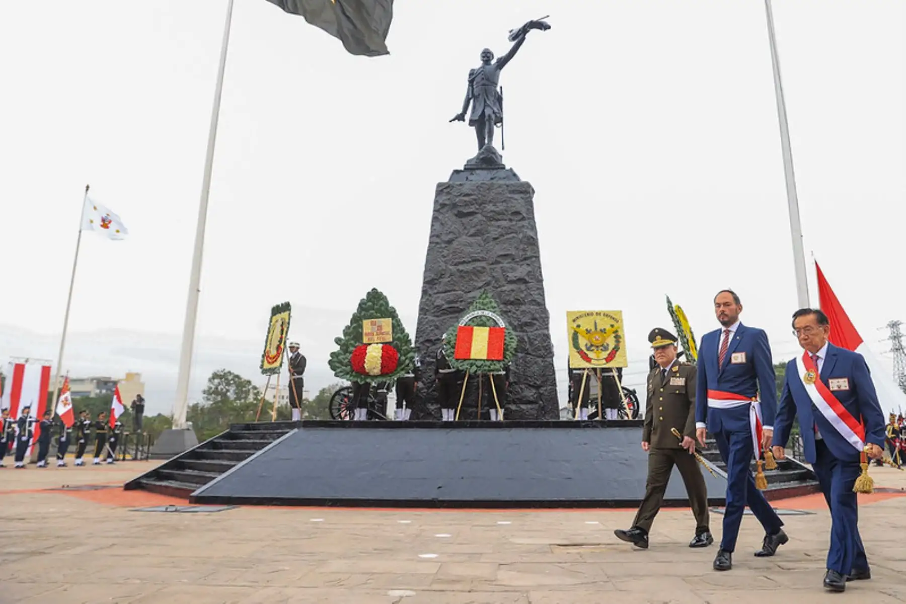 El presidente de la República, José María Balcázar, lidera la ceremonia por el 146 aniversario de la batalla de Arica, que se lleva a cabo en el Cuartel General del Ejército en San Borja. Foto: ANDINA/Prensa Presidencia