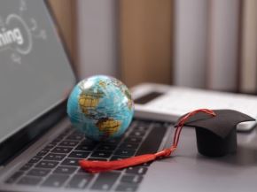 La modificación busca que el trámite sea más claro, ordenado y seguro para las personas que solicitan el reconocimiento de estudios realizados fuera del país. Foto: Difusión