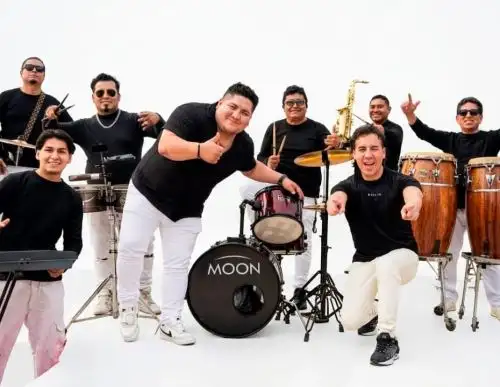"Los Murgueros Orquesta" presenta "Con un sorbito de champán".