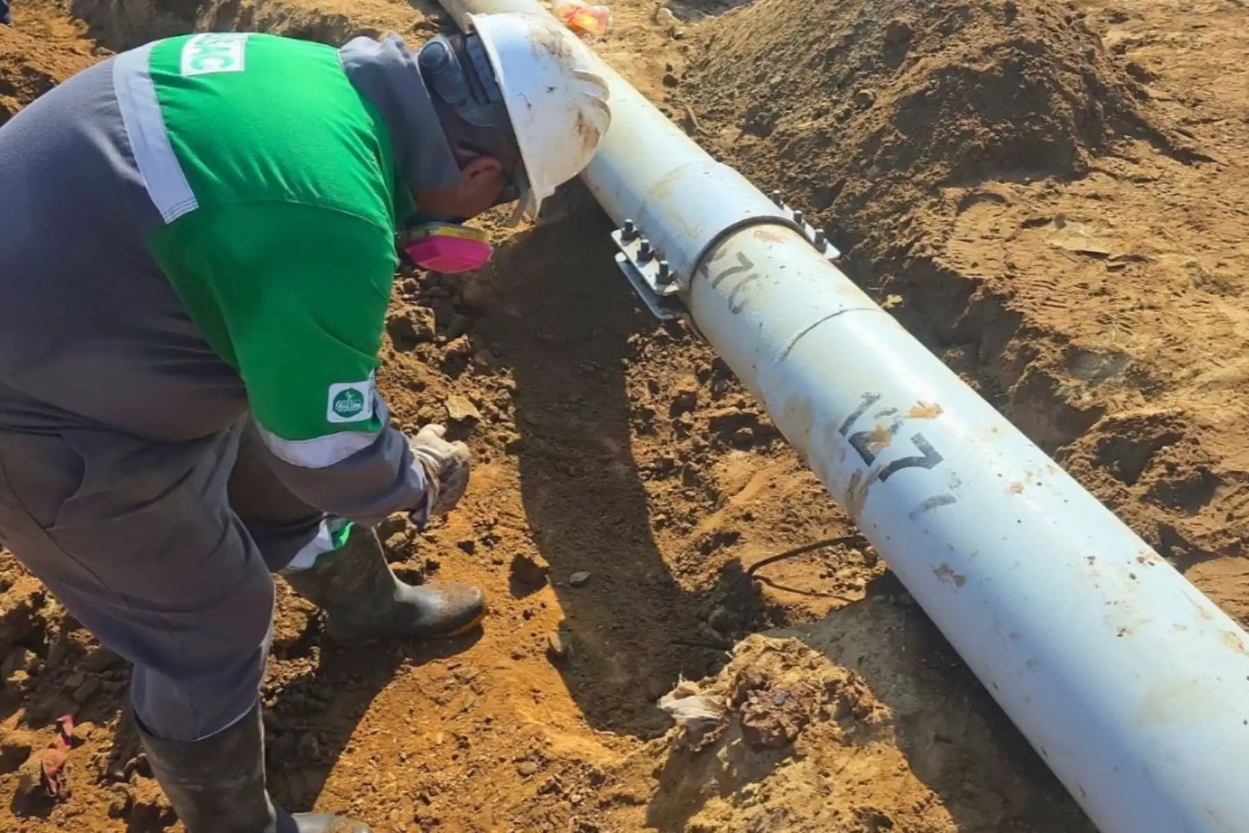 Talara: supervisan emergencia por fuga de petróleo en presunta instalación clandestina