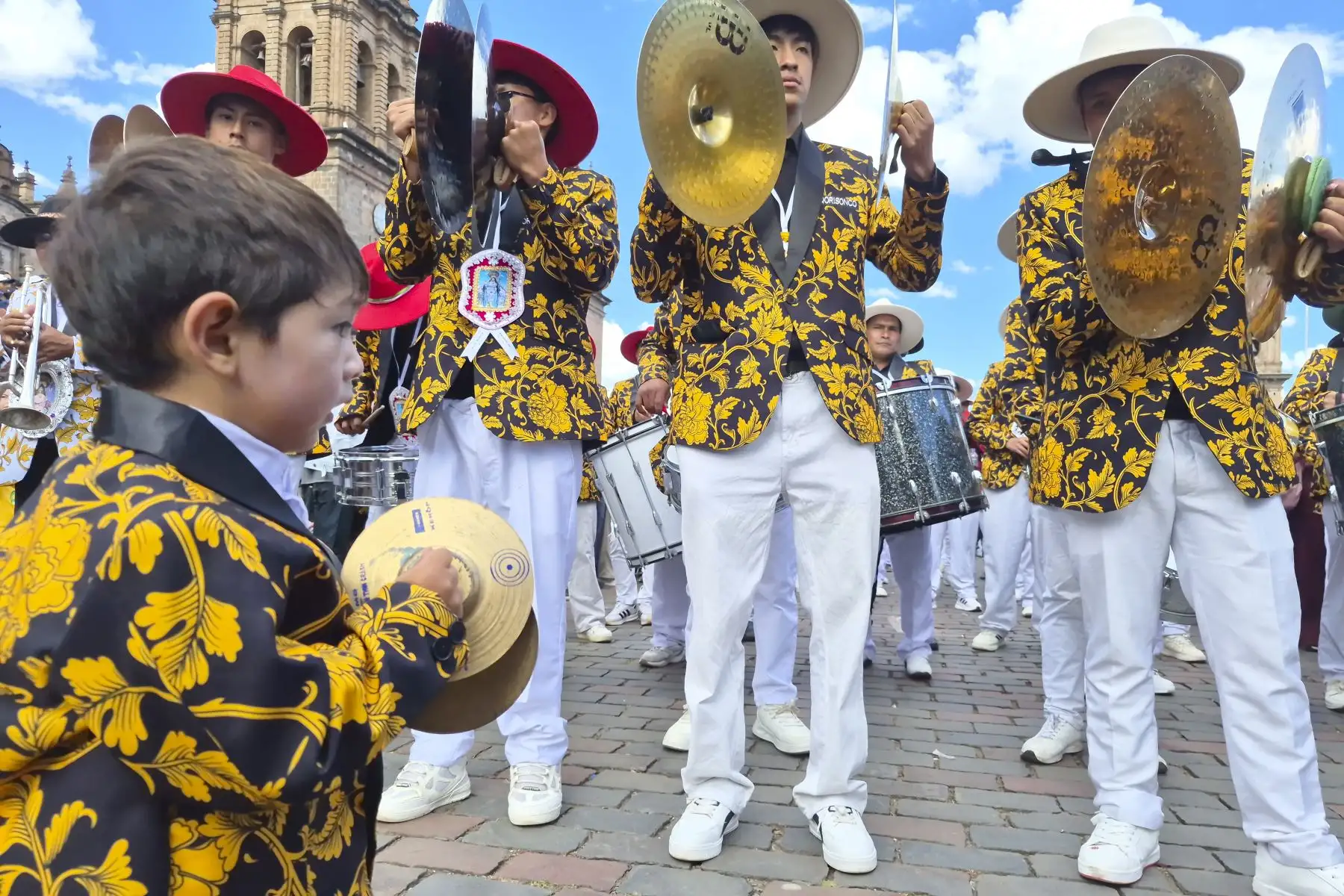 Familias cusqueñas y visitantes disfrutaron de la apoteósica procesión de vírgenes y santos que reúne cada año el tradicional Corpus Christi Cusqueño, fiesta patronal bastante esperada, aunque en esta última versión no se contó con San Cristóbal, por incidentes en la Basílica Catedral. Foto: ANDINA/Percy Hurtado Santillán