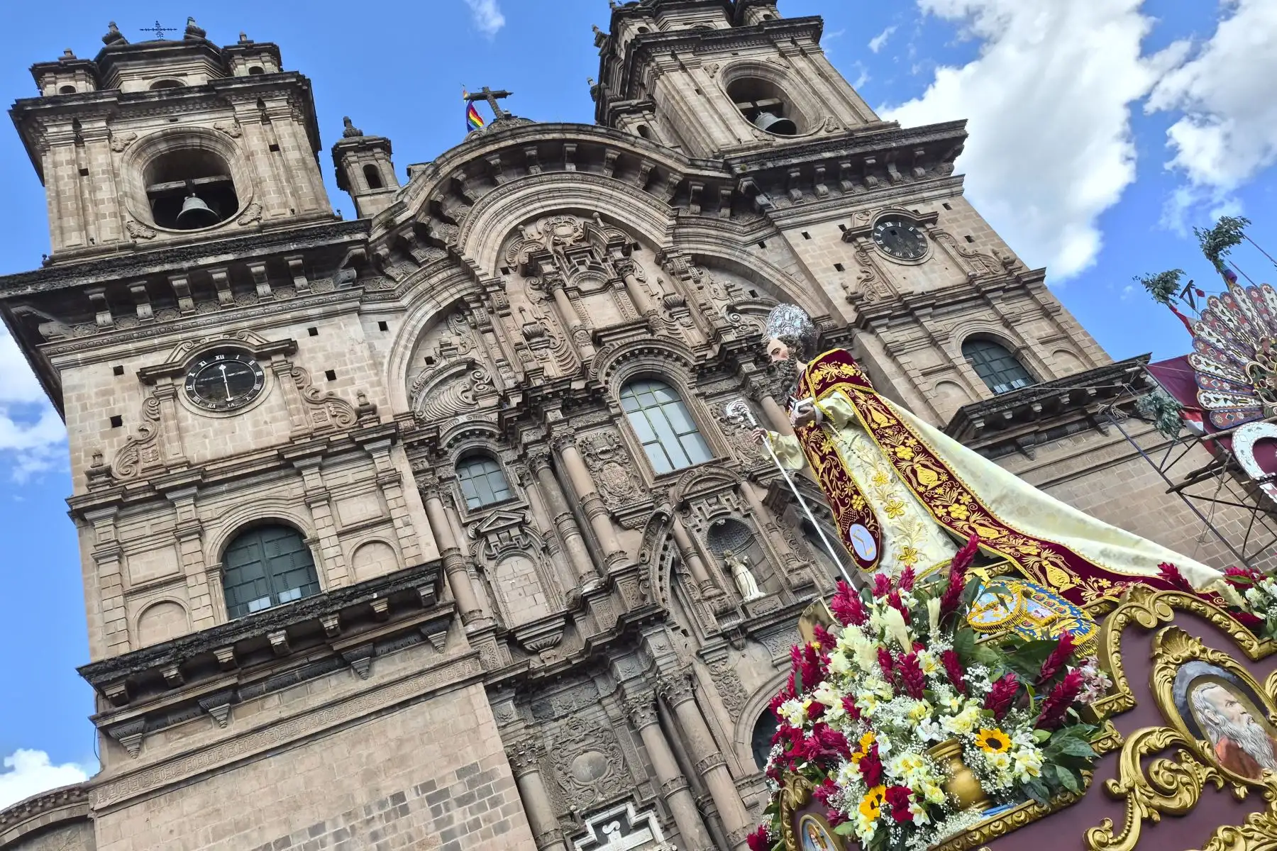 Familias cusqueñas y visitantes disfrutaron de la apoteósica procesión de vírgenes y santos que reúne cada año el tradicional Corpus Christi Cusqueño, fiesta patronal bastante esperada, aunque en esta última versión no se contó con San Cristóbal, por incidentes en la Basílica Catedral. Foto: ANDINA/Percy Hurtado Santillán