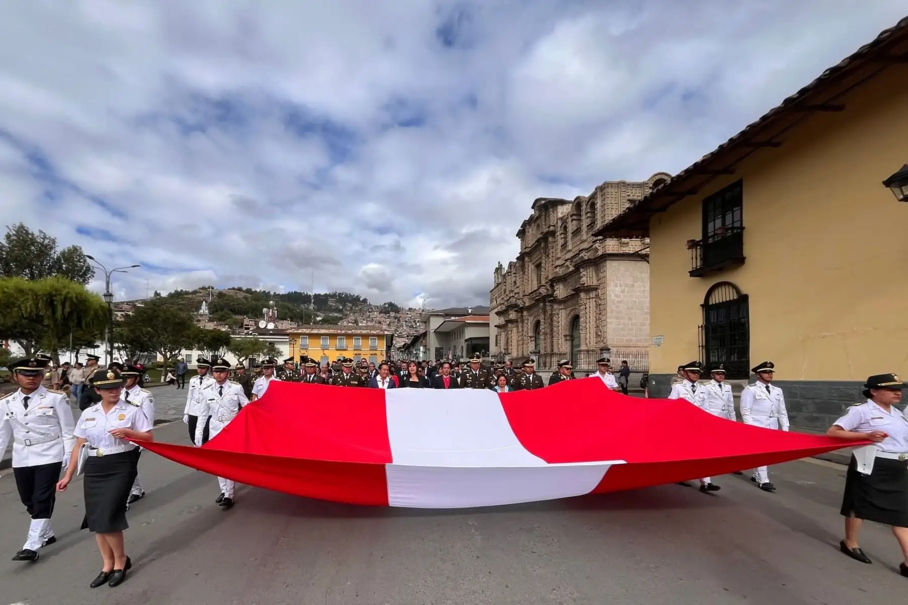 Cajamarca rinde homenaje a la Bandera y recuerda aniversario de la Batalla de Arica