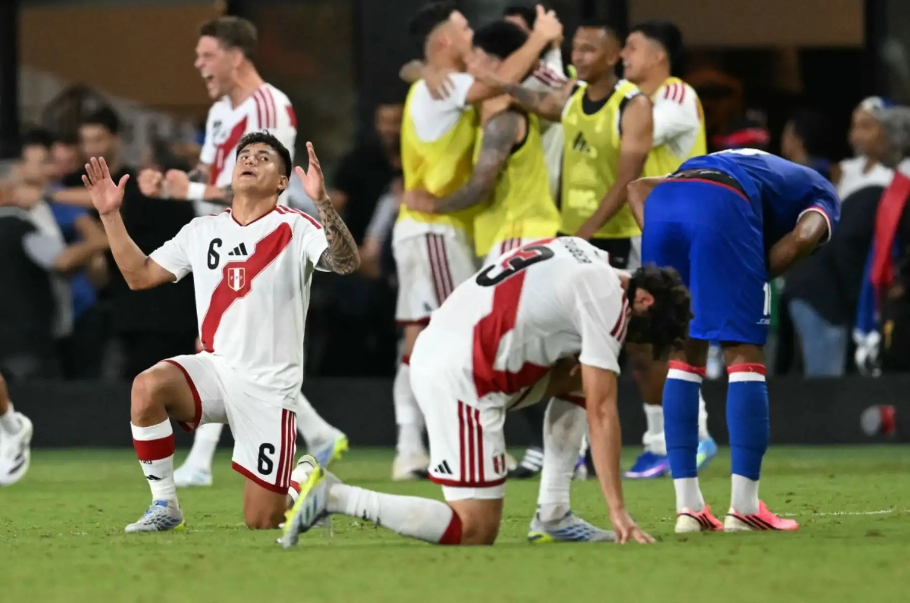 Perú derrotó 2-1 a Haití en Miami con goles de Renzo Garcés y Jairo Vélez. Foto: AFP