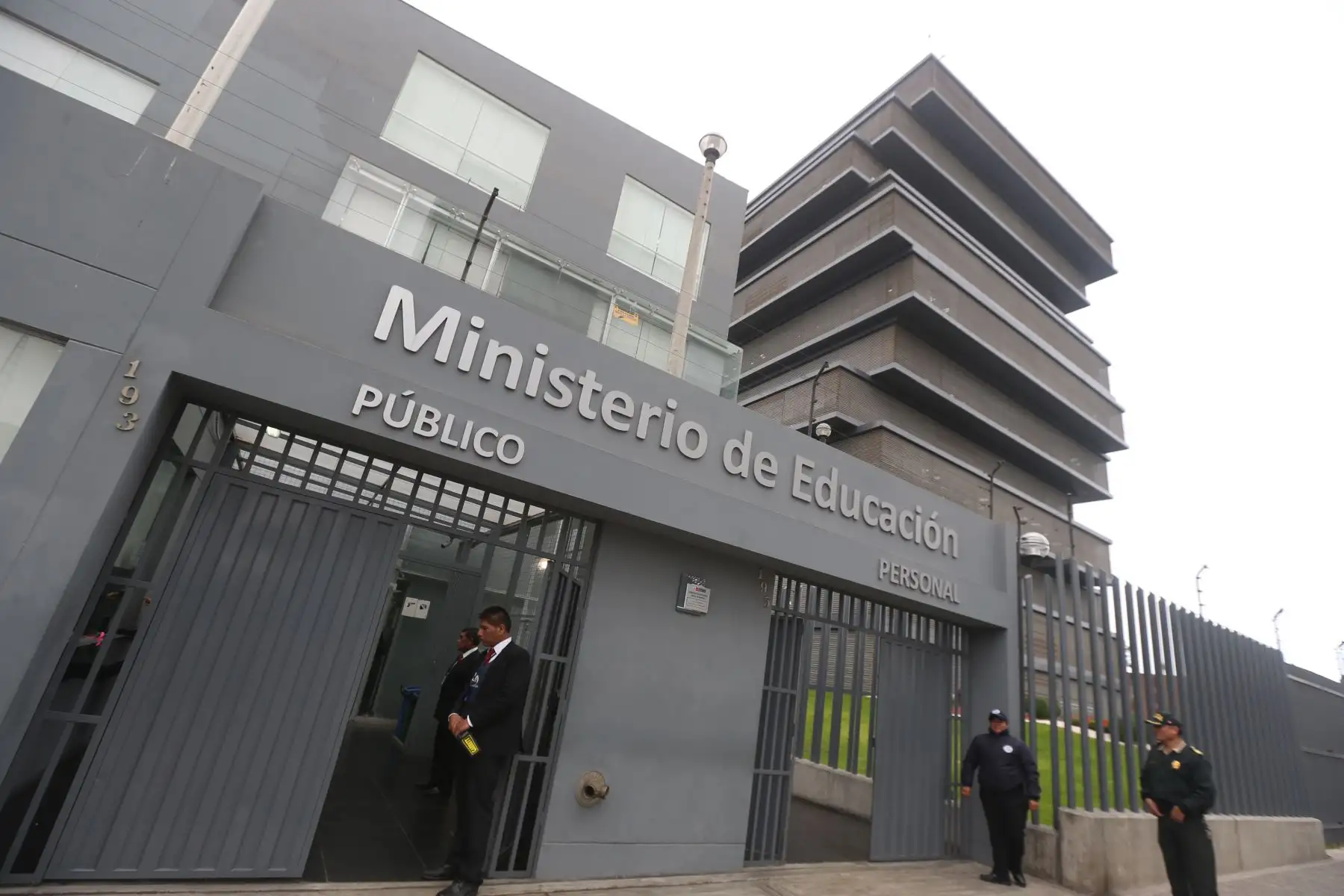 Minedu detecta expedientes adulterados de auxiliares de educación contratados en 2026