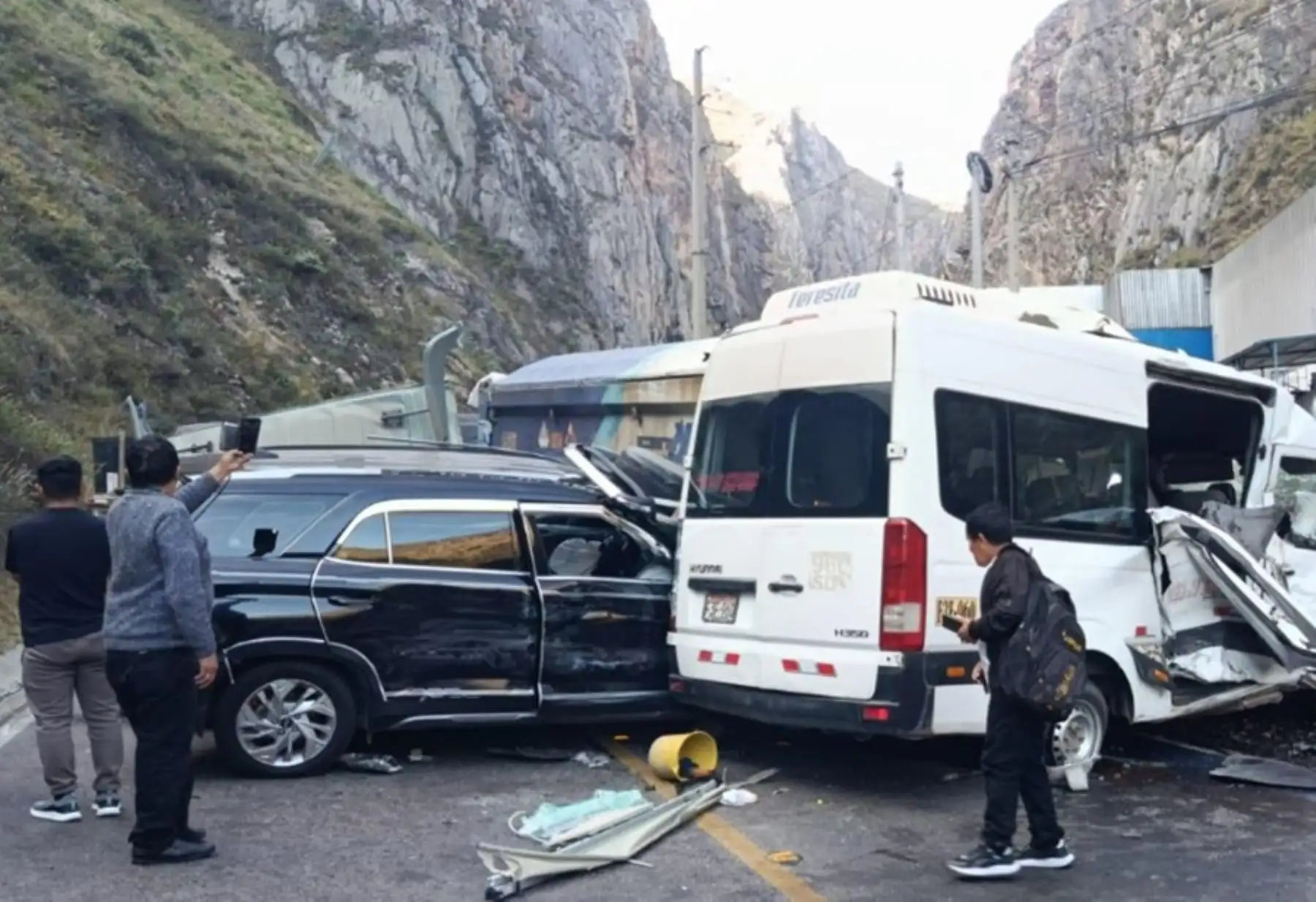 Colisión vehicular múltiple deja más de 10 heridos en San Ma