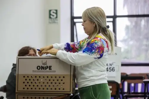 Elecciones 2026: Peruanos acuden a los centros de votación en la segunda vuelta electoral que definirá la presidencia de la República.