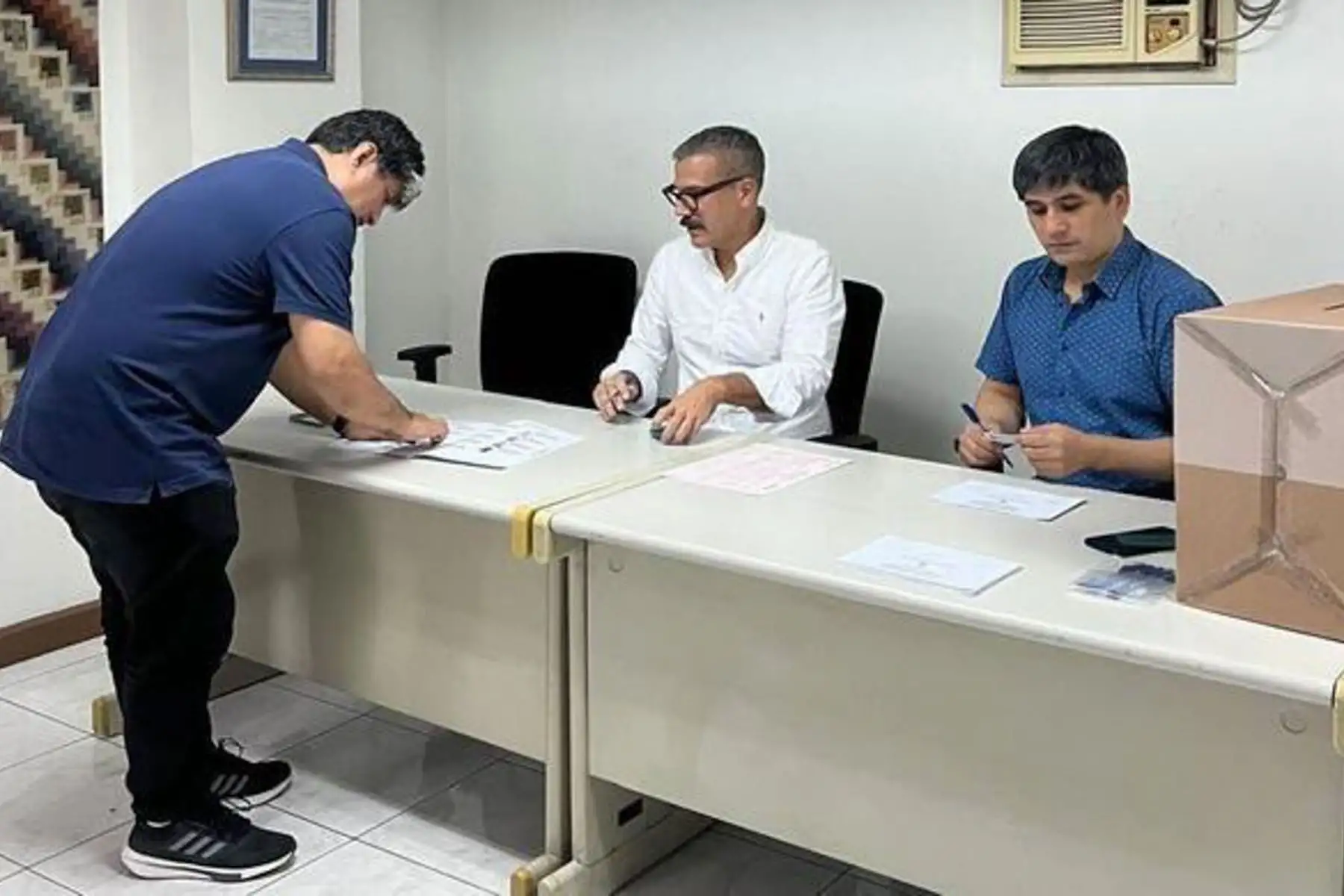 El proceso electoral para la segunda vuelta de las Elecciones Generales 2026 concluyó en los países de Oceanía y Asia donde residen ciudadanos peruanos habilitados para votar. Las jornadas se desarrollaron en oficinas consulares y locales habilitados por el Estado peruano, permitiendo que los connacionales ejerzan su derecho al sufragio antes del cierre de la votación en el territorio nacional. Fotos: Cancillería.