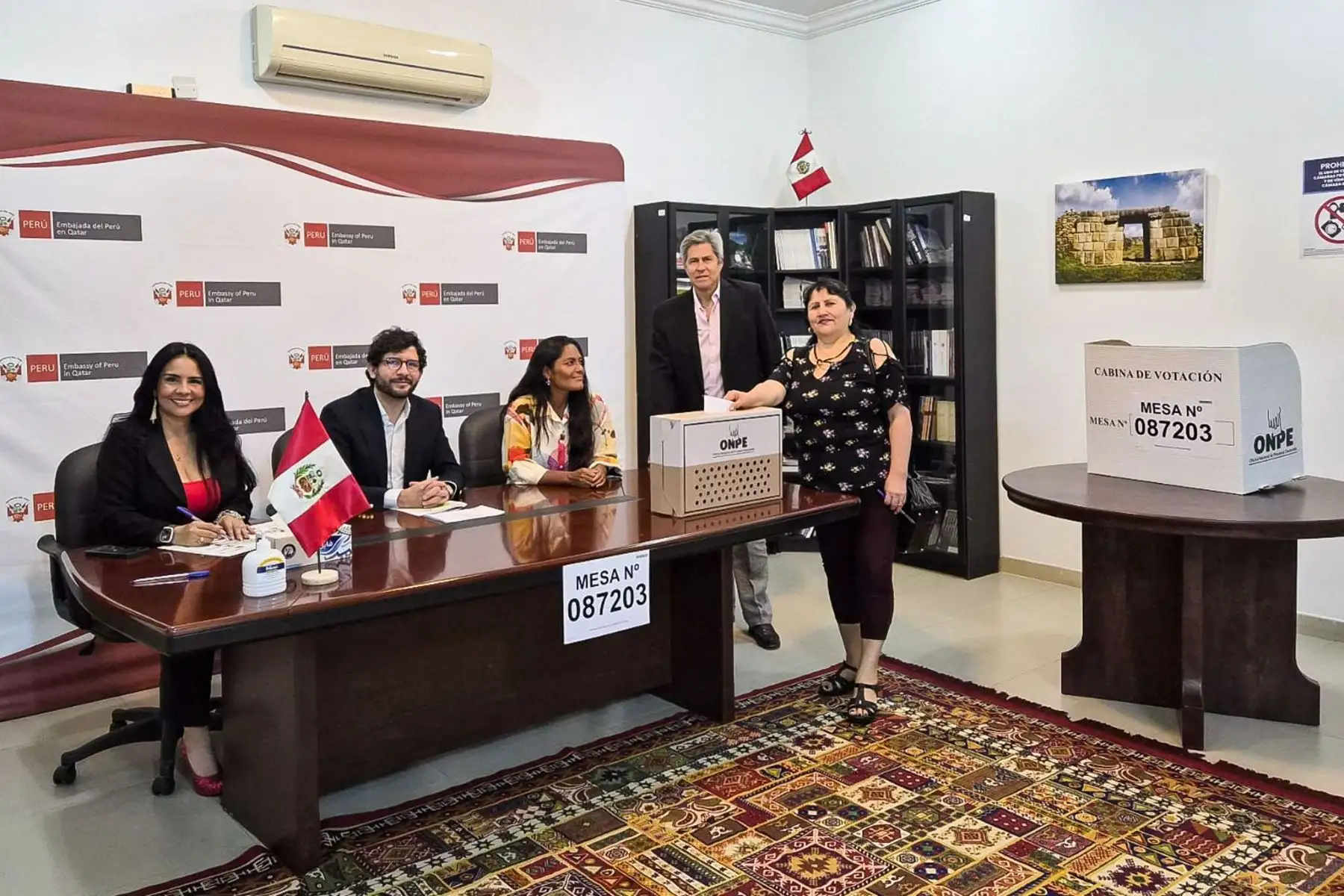 El proceso electoral para la segunda vuelta de las Elecciones Generales 2026 concluyó en los países de Oceanía y Asia donde residen ciudadanos peruanos habilitados para votar. Las jornadas se desarrollaron en oficinas consulares y locales habilitados por el Estado peruano, permitiendo que los connacionales ejerzan su derecho al sufragio antes del cierre de la votación en el territorio nacional. Fotos: Cancillería.