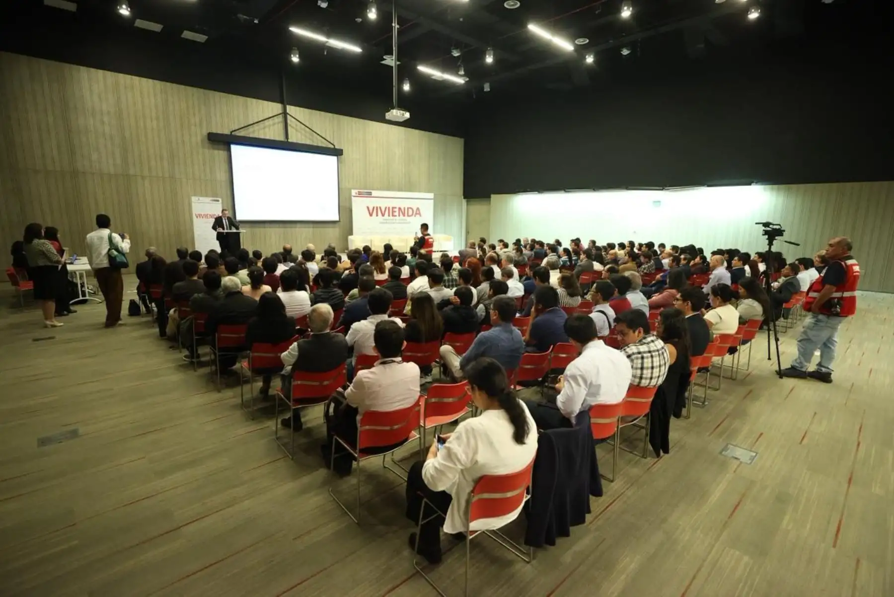 Ministerio de Vivienda fortalece la seguridad de las edifica