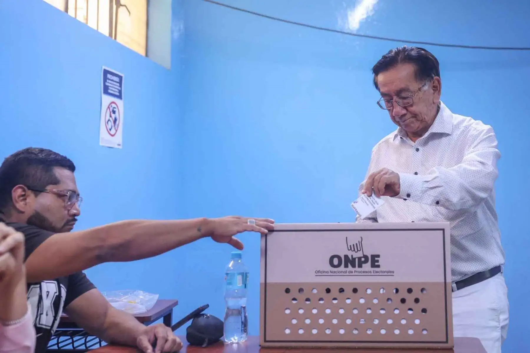 Elecciones 2026: presidente Balcázar emitió su voto en coleg