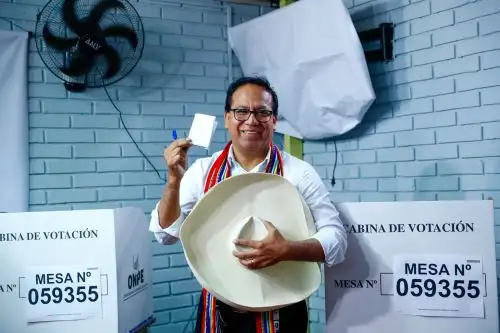 Elecciones 2026: Candidato presidencial Roberto Sánchez emite su voto en San Borja