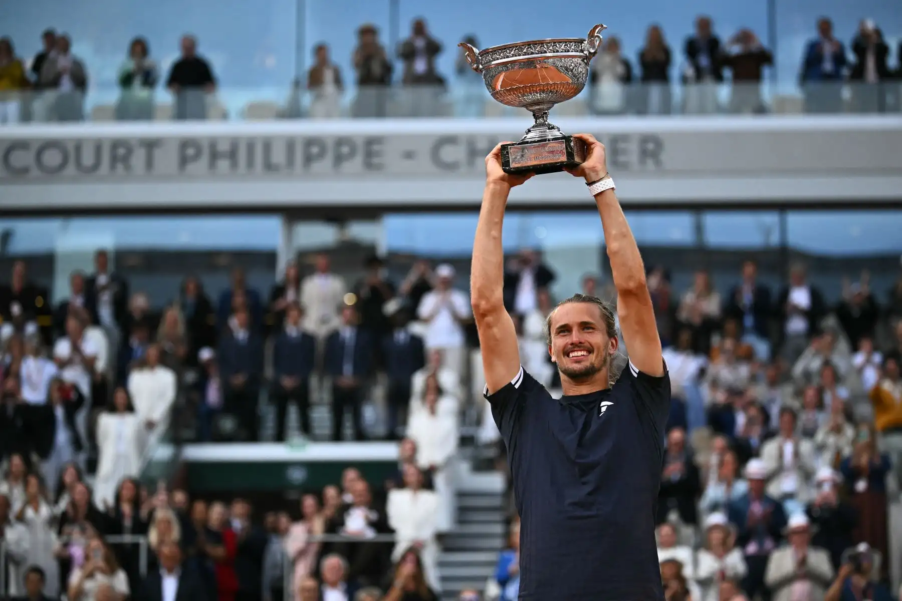 El alemán Zverev conquista Roland Garros y logra por fin su 