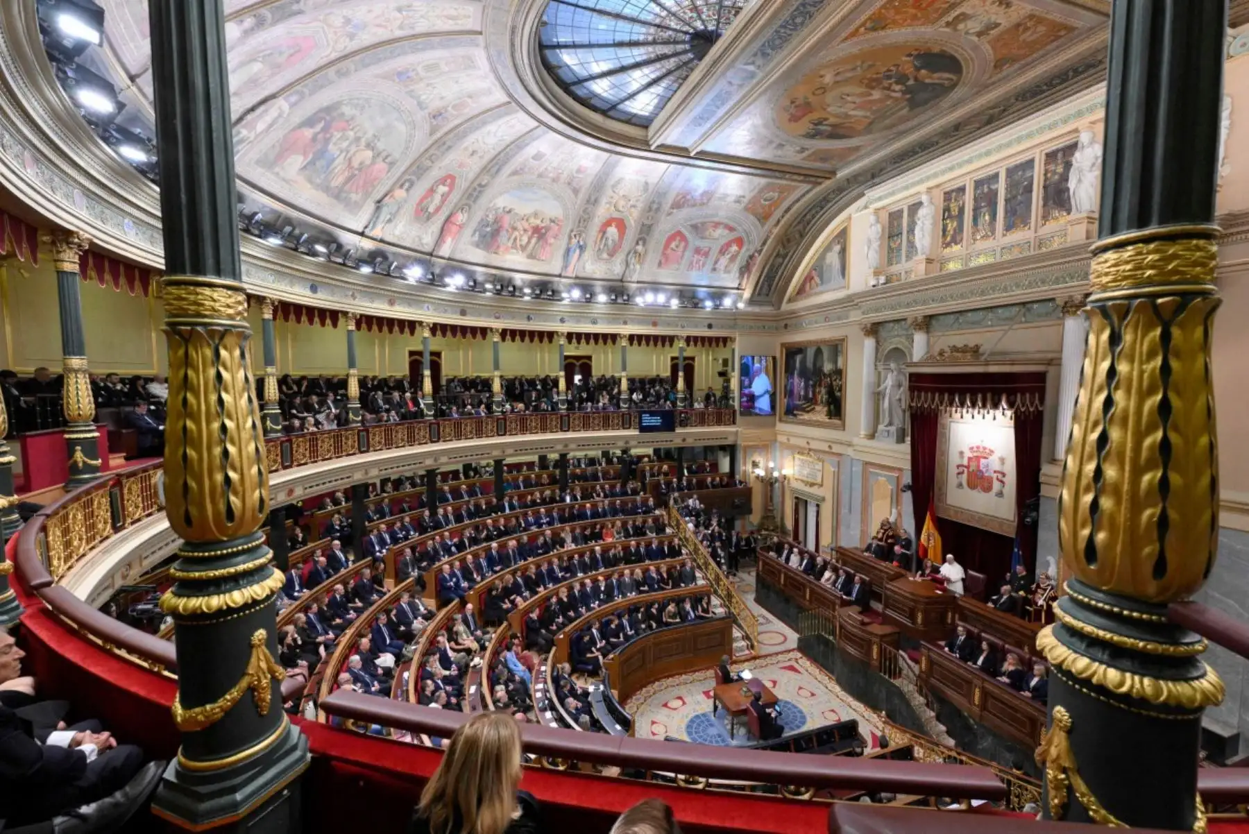 Esta fotografía, distribuida por The Vatican Media, muestra al Papa León XIV pronunciando un discurso ante una sesión conjunta del Parlamento español en el Congreso de los Diputados en Madrid. AFP