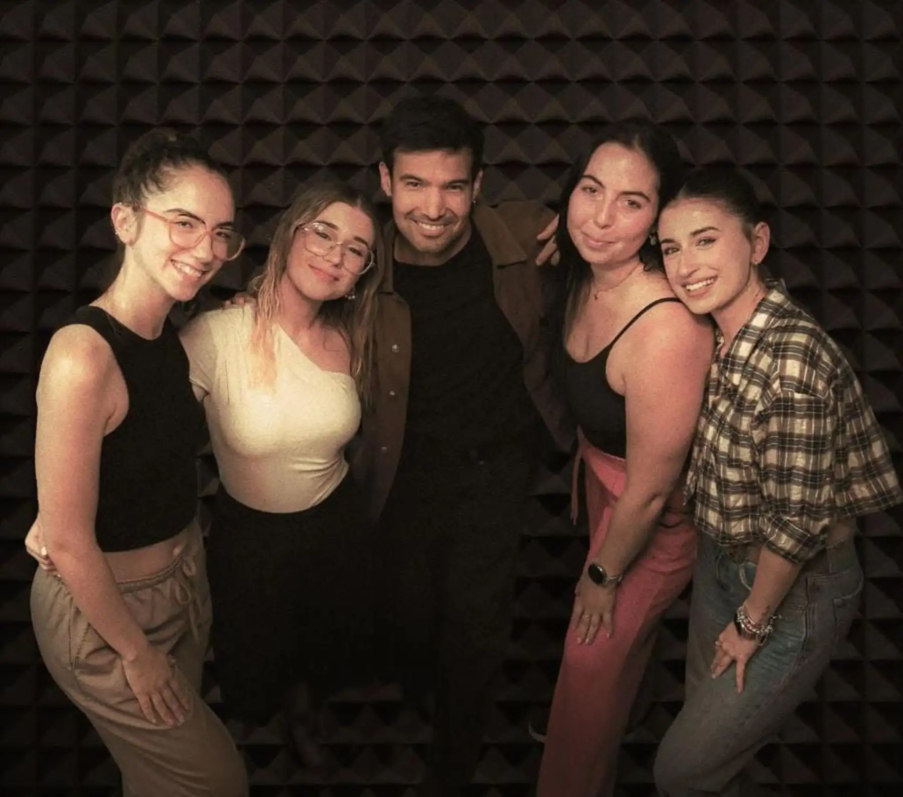 ¡Escucha aquí! la nueva versión de "Cómo le hago” de Ezio Ol
