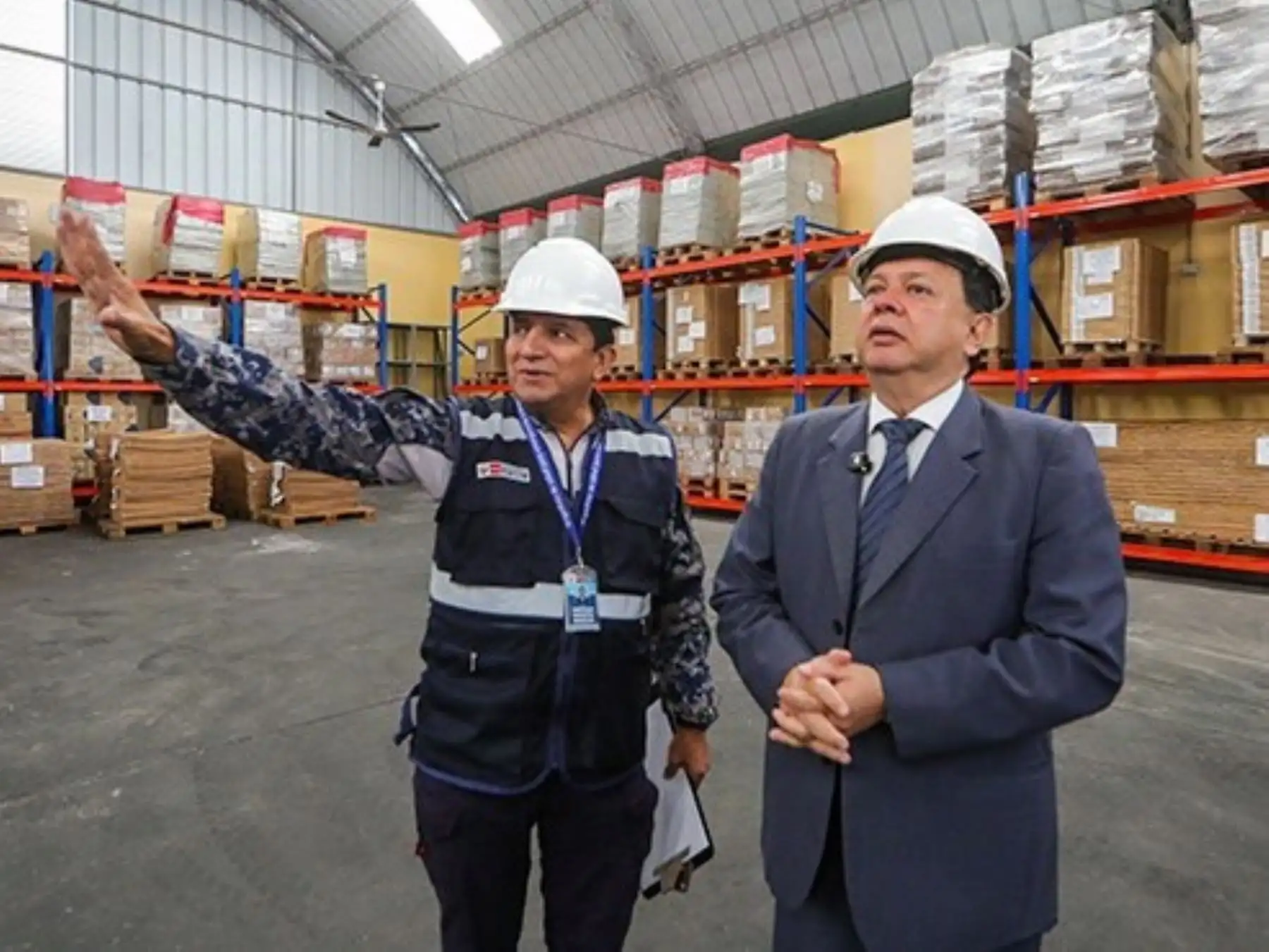 Ministro de Salud realiza visita sorpresa para verificar sto