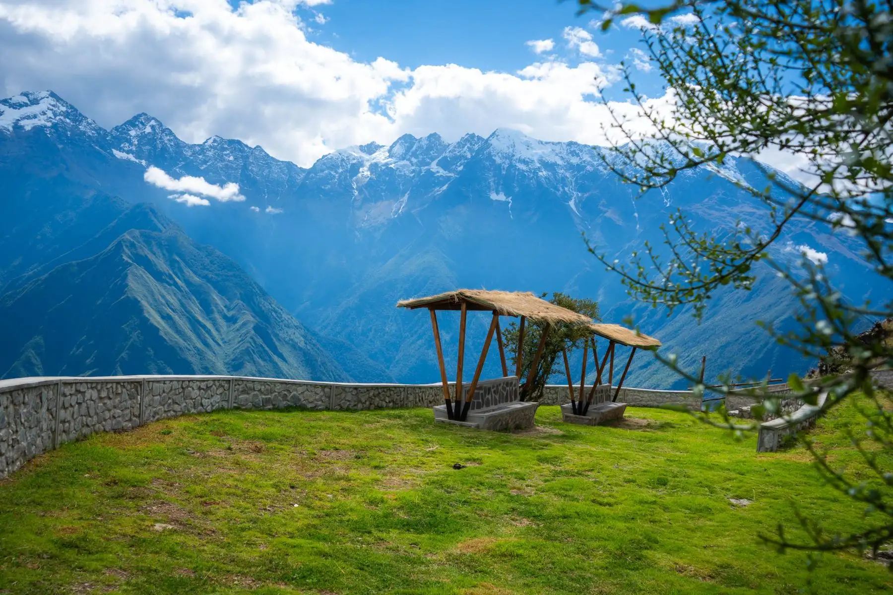 El Mirador de Huayhuacalle recibe entre 150 y 200 visitantes al día, atraídos por su llamativa estructura y por las vistas del cañón del río Apurímac. Fotos: Dirección Regional de Turismo de Apurímac.