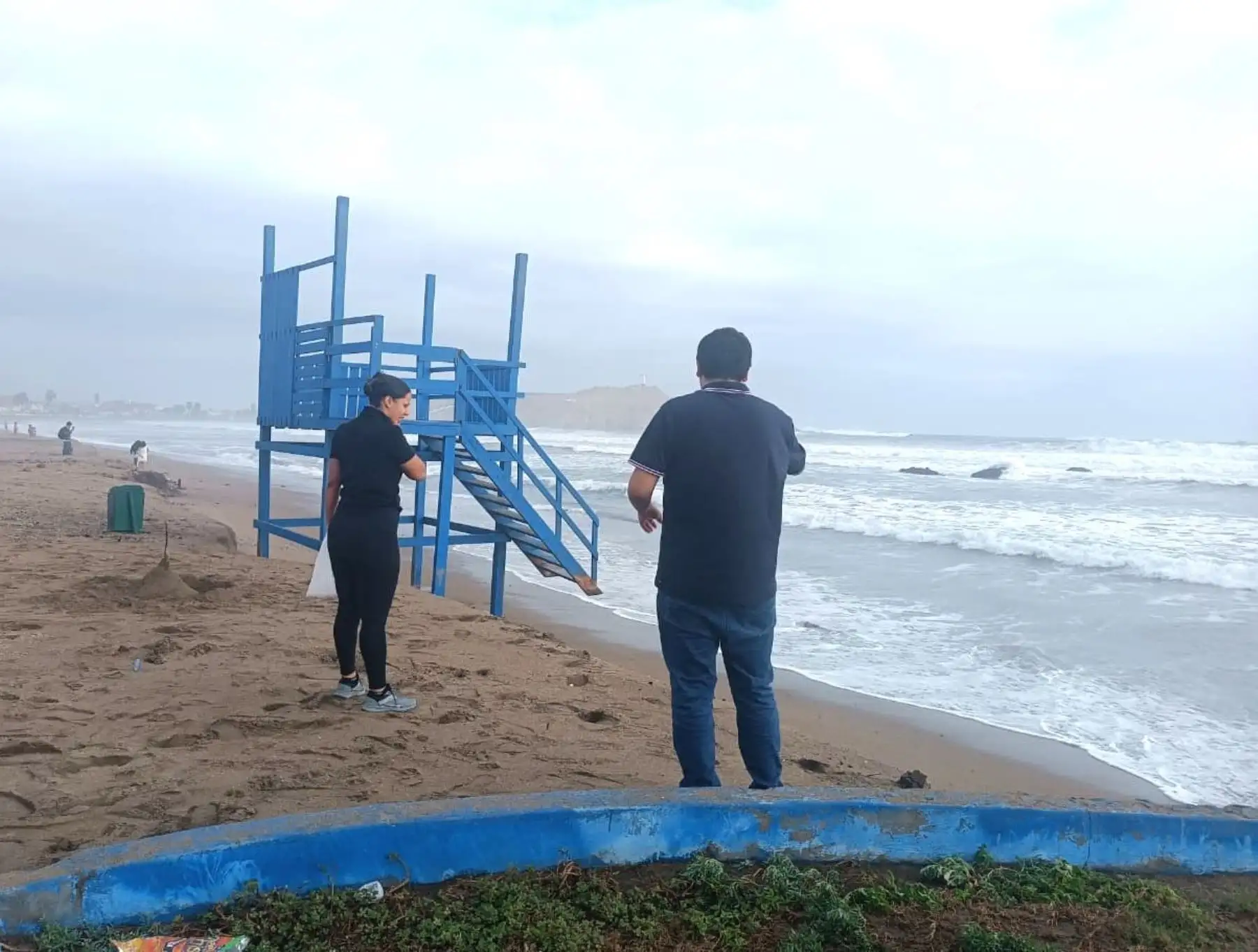 Oleajes de fuerte intensidad causan estragos en tr