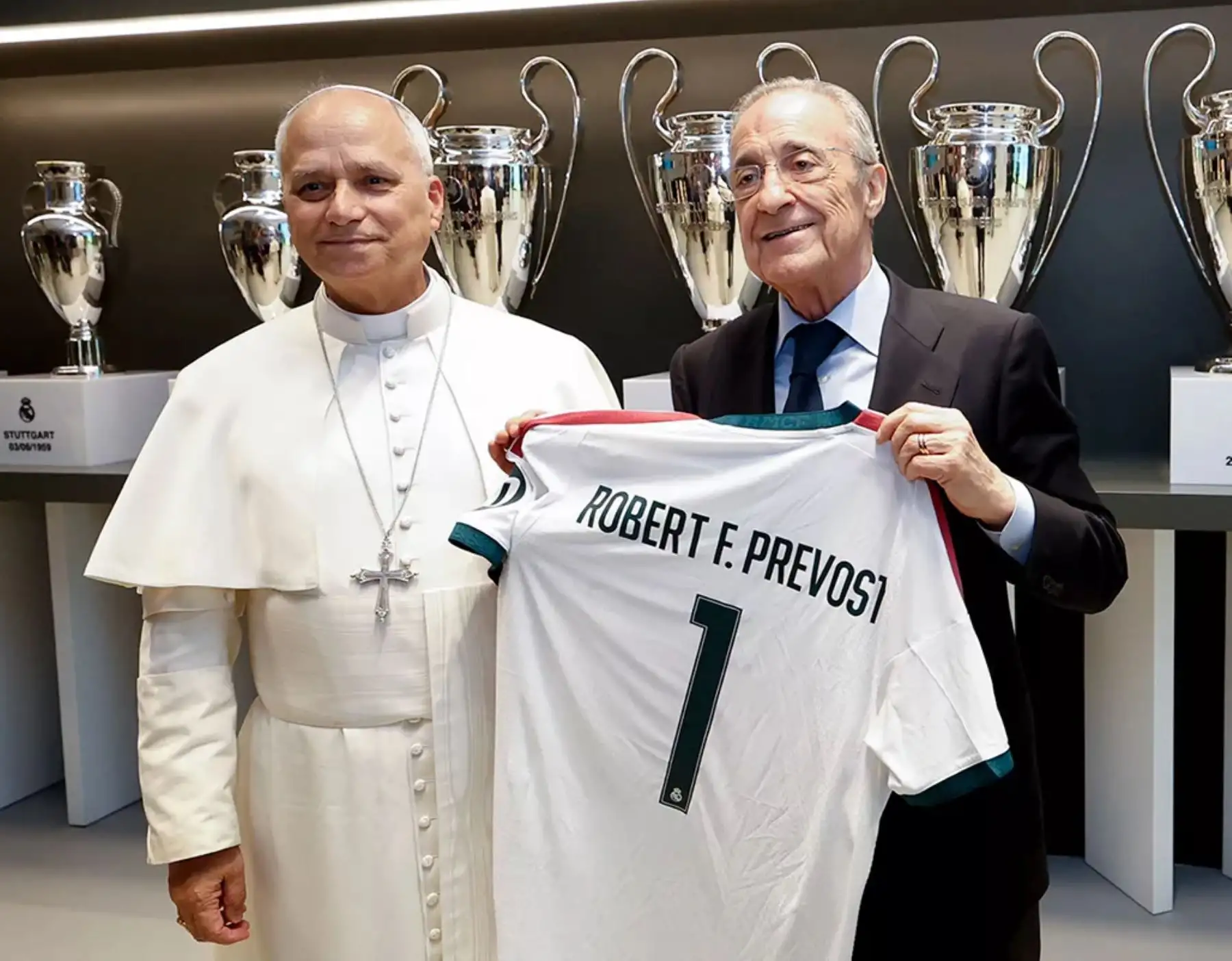 Florentino Pérez recibe a León XIV en el Bernabéu 