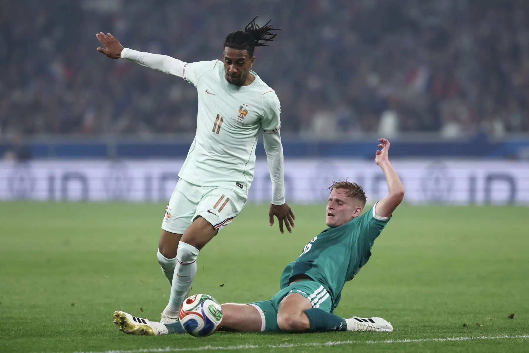 Francia derrotó 3-1 a Irlanda del Norte antes de poner rumbo