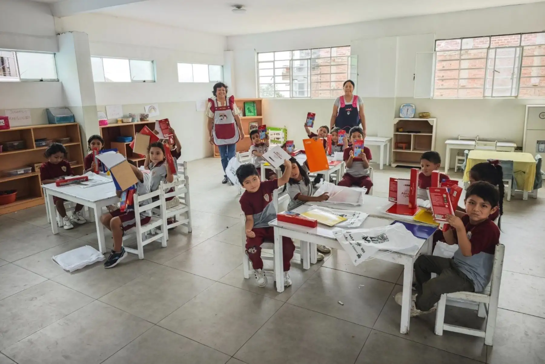 Minedu y empresas aliadas entregan materiales educ