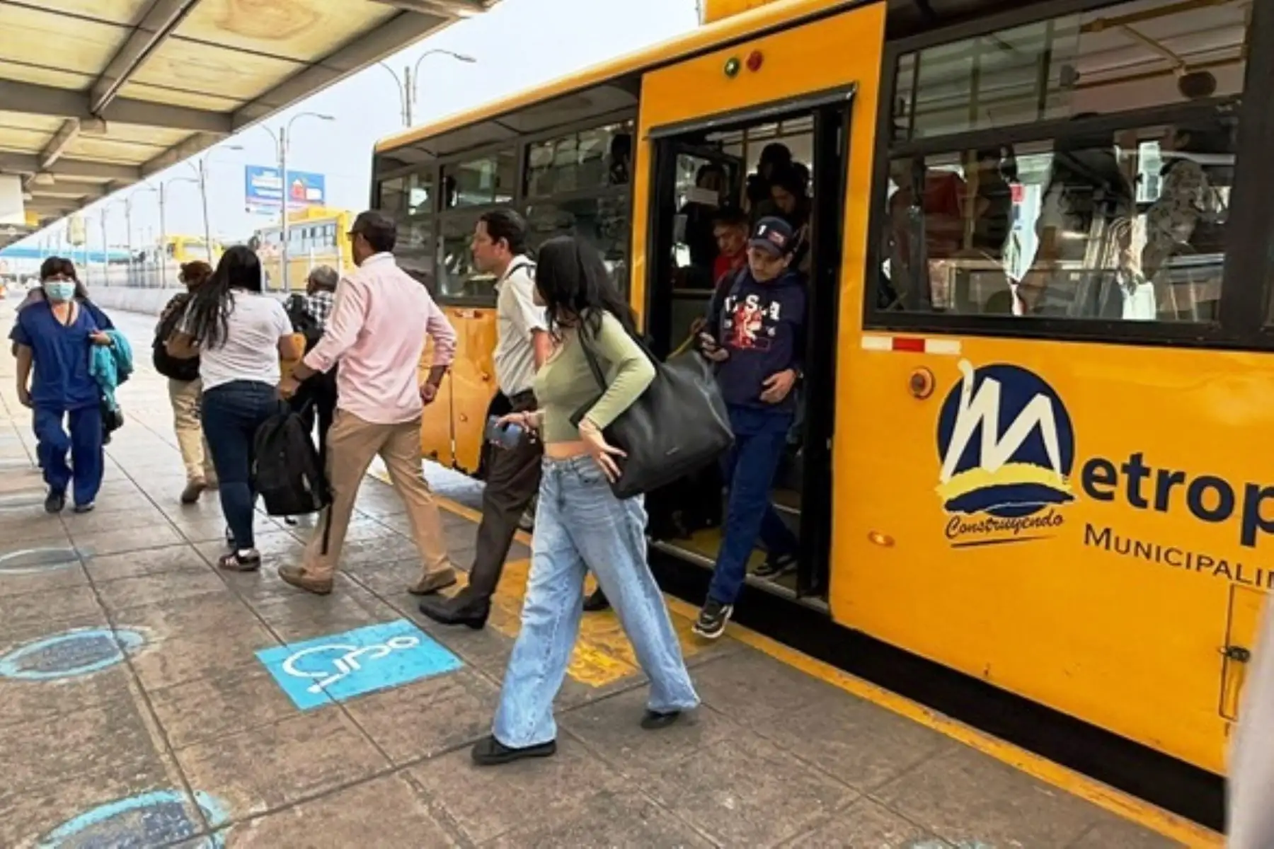 Usuarios del Metropolitano, corredores y Metro rea