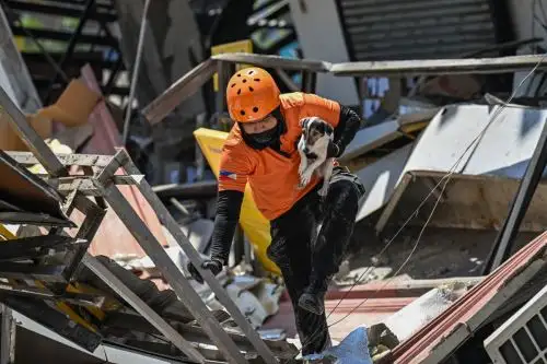 El sismo de Filipinas deja 41 muertos y los pacientes son atendidos a la intemperie