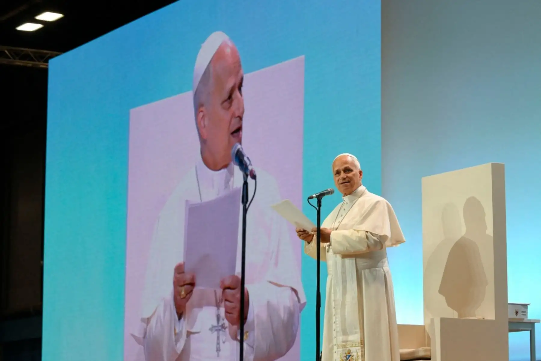 El discurso del papa, que fue largamente ovacionado por los parlamentarios al final, con algún grito de "¡Viva el papa!. Foto: AFP