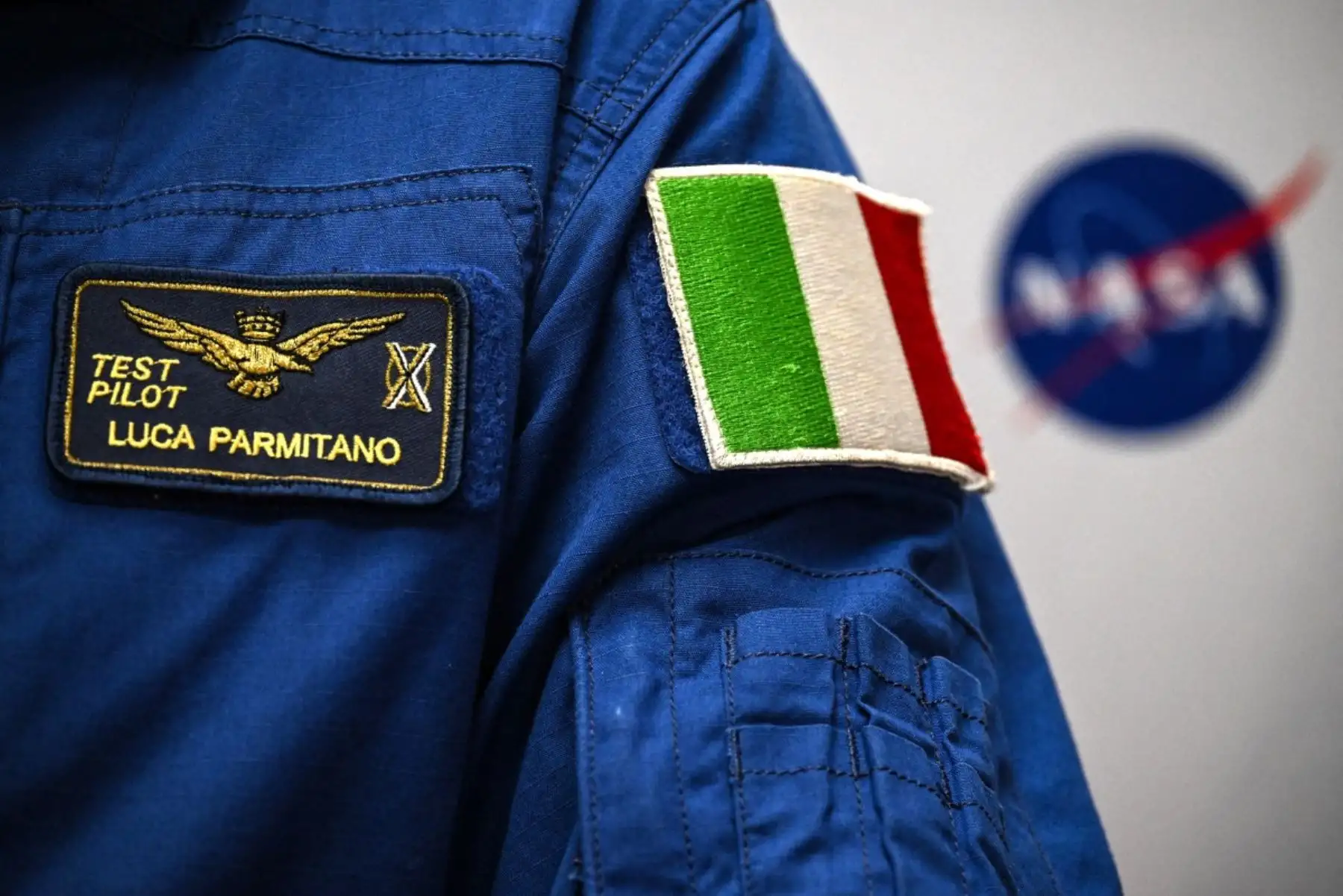 El comandante astronauta de la NASA, Randy Bresnik, el piloto astronauta de la ESA (Agencia Espacial Europea), Luca Parmitano, el especialista de misión astronauta de la NASA, Frank Rubio, y el especialista de misión astronauta de la NASA, Andre Douglas, hablan durante una conferencia de prensa en la que se anunció la tripulación para la misión Artemis III en el Centro Espacial Johnson de la NASA. Foto: AFP