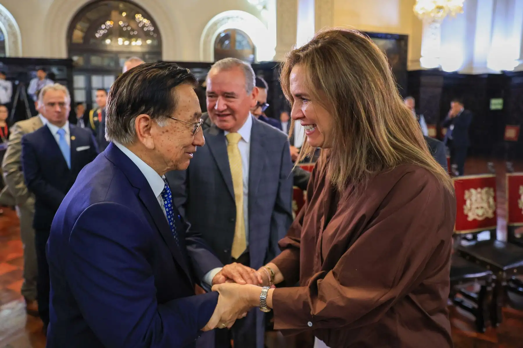 El presidente de la república, José María Balcázar, participó en la ceremonia de transferencia de la Unidad Ejecutora del Proyecto Presa Chonta, marcando el inicio de una nueva etapa para concretar una obra esperada por más de 40 años. Foto: Presidencia