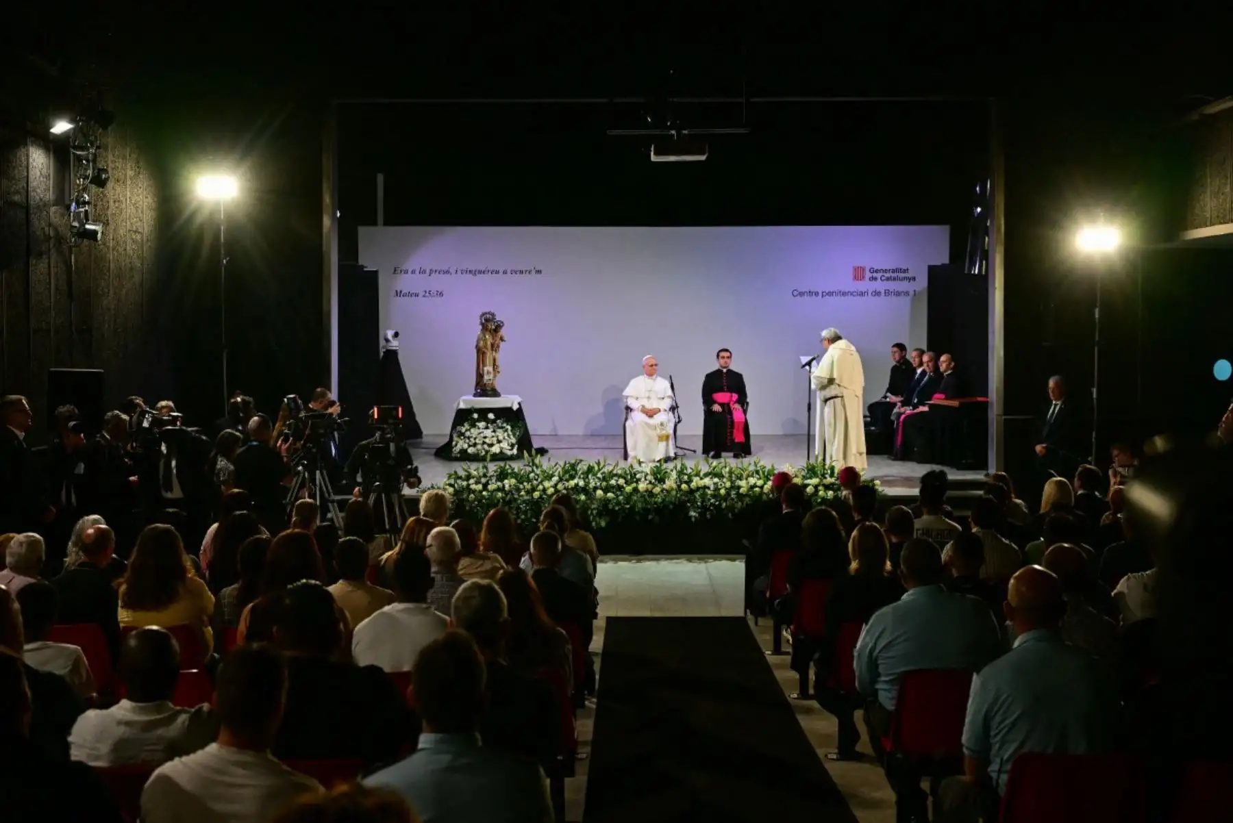 El Papa León XIV durante una visita a la prisión de Brians 1 en Sant Esteve Sesrovires, cerca de Barcelona. Foto: AFP