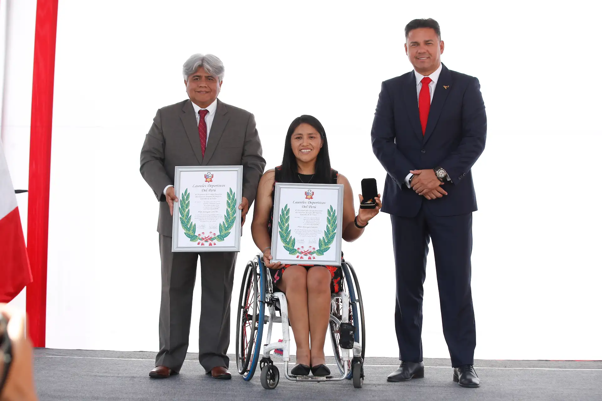 El Instituto Peruano del Deporte  entrega los Laureles Deportivos del Perú  a once deportistas y paradeportistas en el grado de Gran Cruz y Gran Oficial, por lograr triunfos destacados representando al país, en en el marco de su 45.° Aniversario del IPD. En la imagen, la paradeportista, Pilar Jaureguí. 
Foto: ANDINA/Eddy Ramos