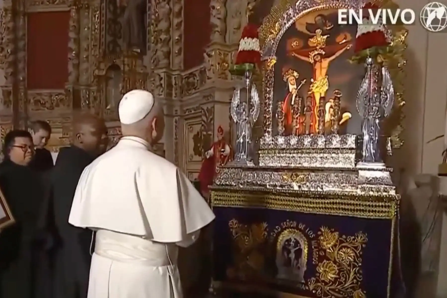 Papa León XIV bendice imagen del Señor de los Milagros duran