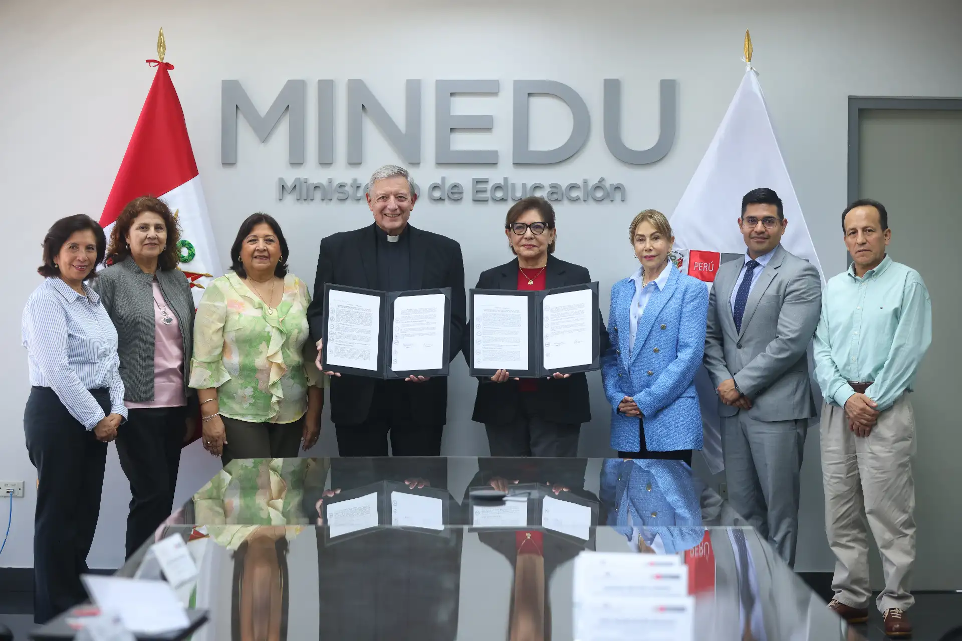 Minedu y Fe y Alegría firman convenio por la educación de la