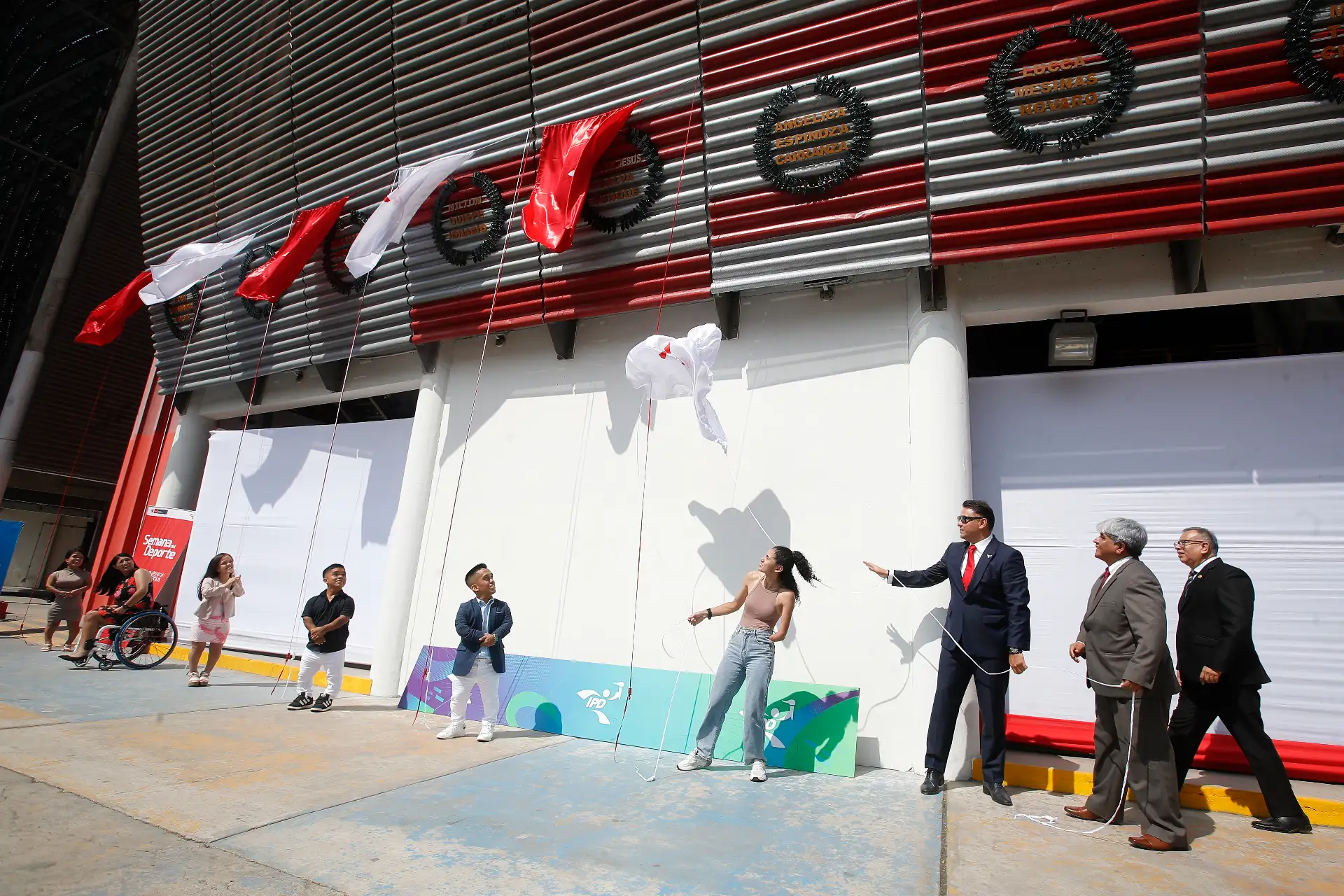 El Instituto Peruano del Deporte  entrega los Laureles Deportivos del Perú  a once deportistas y paradeportistas en el grado de Gran Cruz y Gran Oficial, por lograr triunfos destacados representando al país, en en el marco de su 45.° Aniversario del IPD. En la imagen, el deportista, Vania Torres.
Foto: ANDINA/Eddy Ramos