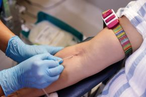 Con personajes de superhéroes, actividades recreativas y mensajes de sensibilización, el Instituto Nacional de Salud del Niño (INSN) Breña realizó una jornada especial por el Día Mundial del Donante de Sangre para promover la donación voluntaria y reconocer a quienes contribuyen a salvar vidas. La institución recordó que en el Perú solo 2 de cada 10 donaciones de sangre son voluntarias. Foto: Luis Iparraguirre.