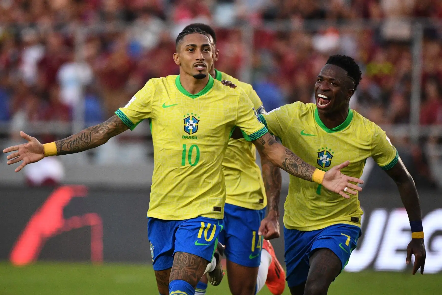 Raphinha alaba a Vinícius y asegura que puede llev