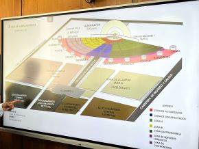 Así se prepara el escenario en las pampas de Reque, en Lambayeque, desde donde el papa León XIV presidiría la misa durante su visita a Chiclayo. ANDINA/Difusión