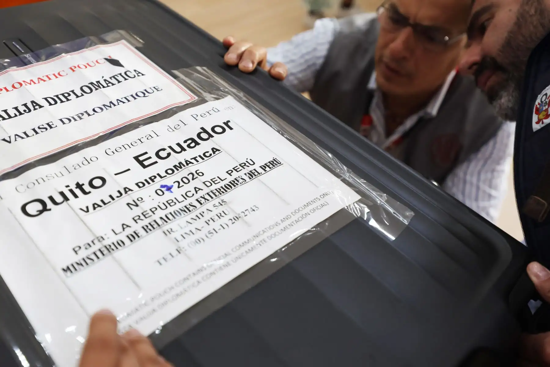 El Jurado Nacional de Elecciones viene fiscalizando el arribo de las actas electorales correspondientes a los locales de votación que funcionaron en el exterior en la segunda elección presidencial. Foto: JNE