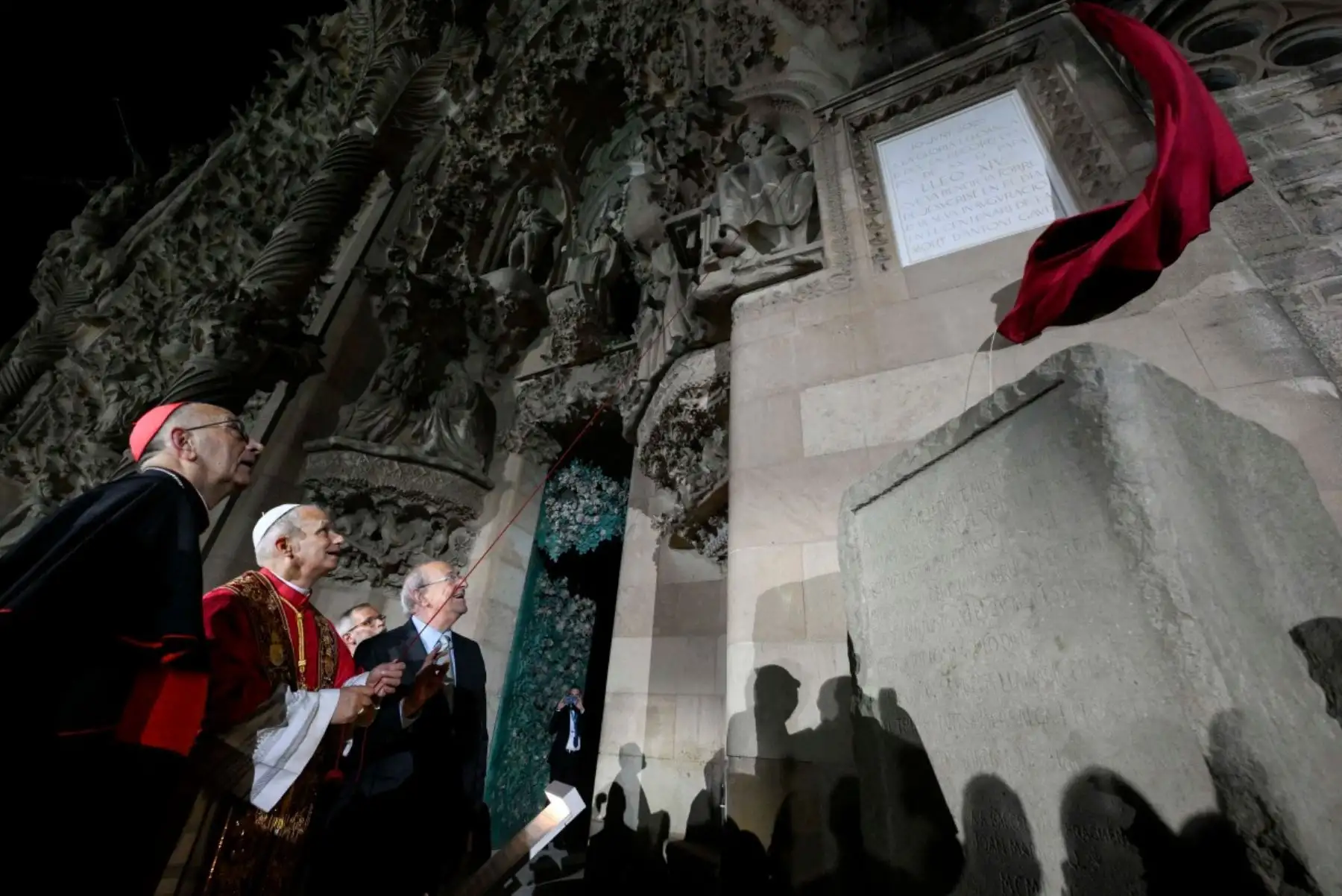 El Papa León XIV durante la inauguración de la torre de Jesucristo de la Basílica de la Sagrada Familia en Barcelona. El Papa León XIV está de visita en España. AFP