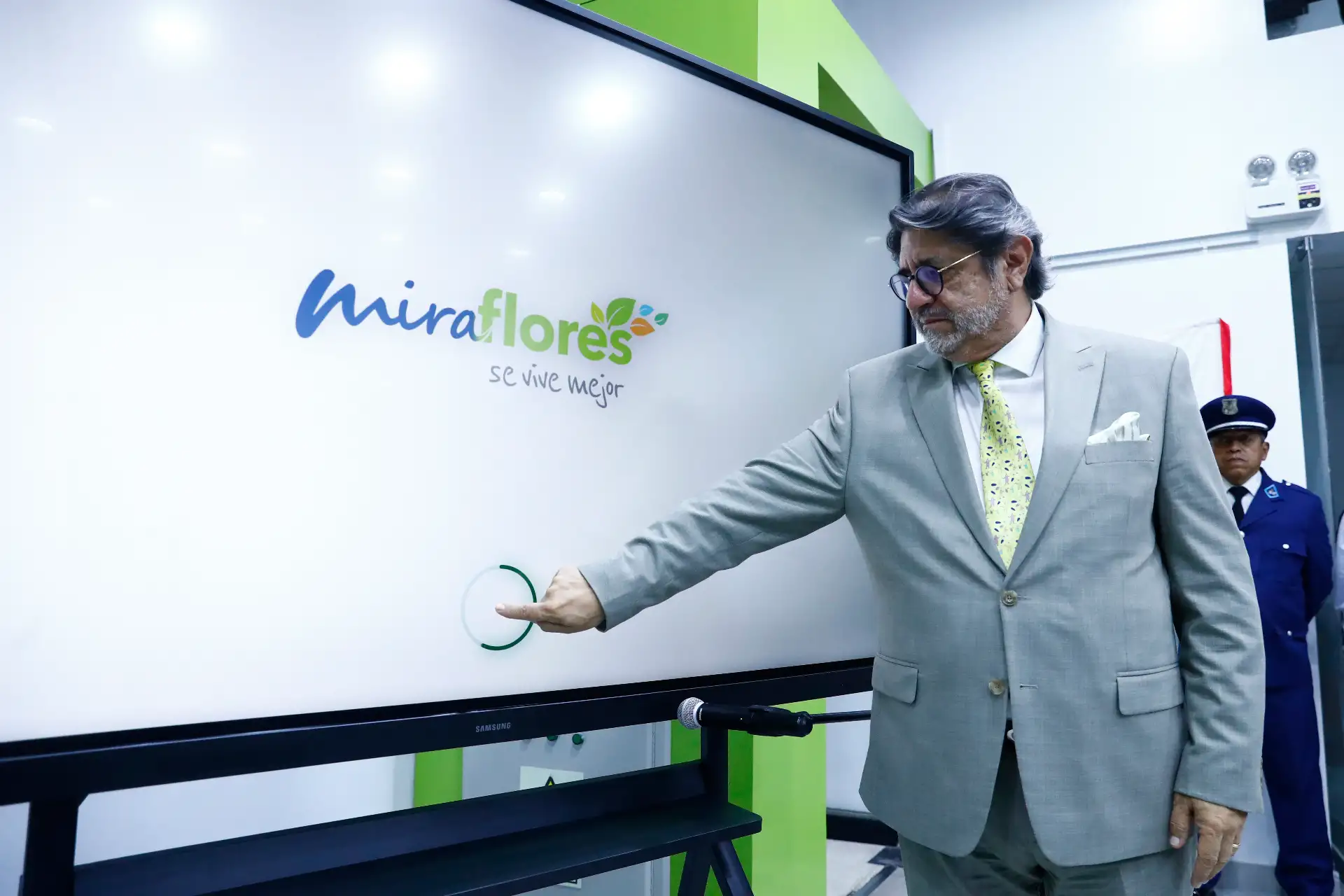 La inauguración del Hub de Innovación Miraflores contó con la participación del alcalde de Miraflores, Carlos Canales, los alcaldes Eduardo Pimentel de Providencia y Sebastián Sichel de Ñuñoa, ambas ciudades de Chile, y el ministro de la Producción, César Quispe, entre otras autoridades. Foto: ANDINA/Daniel Bracamonte