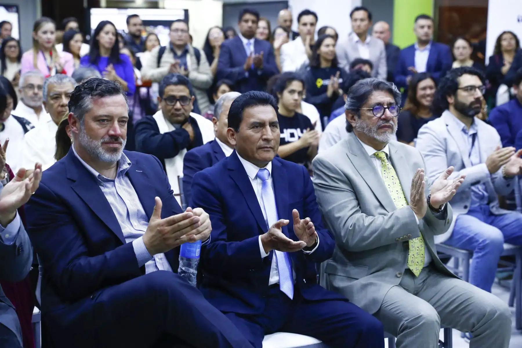 La inauguración del Hub de Innovación Miraflores contó con la participación del alcalde de Miraflores, Carlos Canales, los alcaldes Eduardo Pimentel de Providencia y Sebastián Sichel de Ñuñoa, ambas ciudades de Chile, y el ministro de la Producción, César Quispe, entre otras autoridades. Foto: ANDINA/Daniel Bracamonte