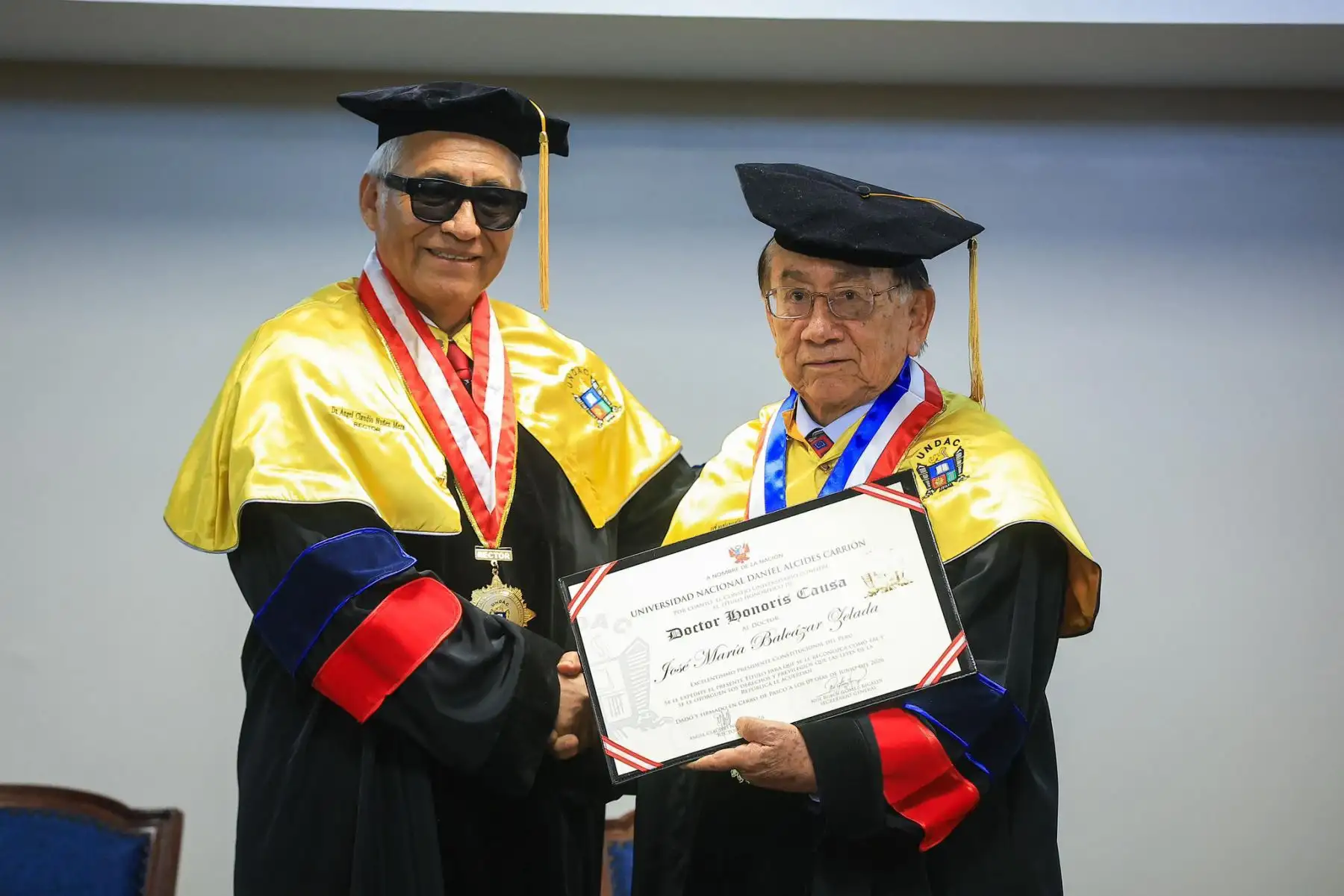 Presidente Balcázar recibió doctorado honoris caus