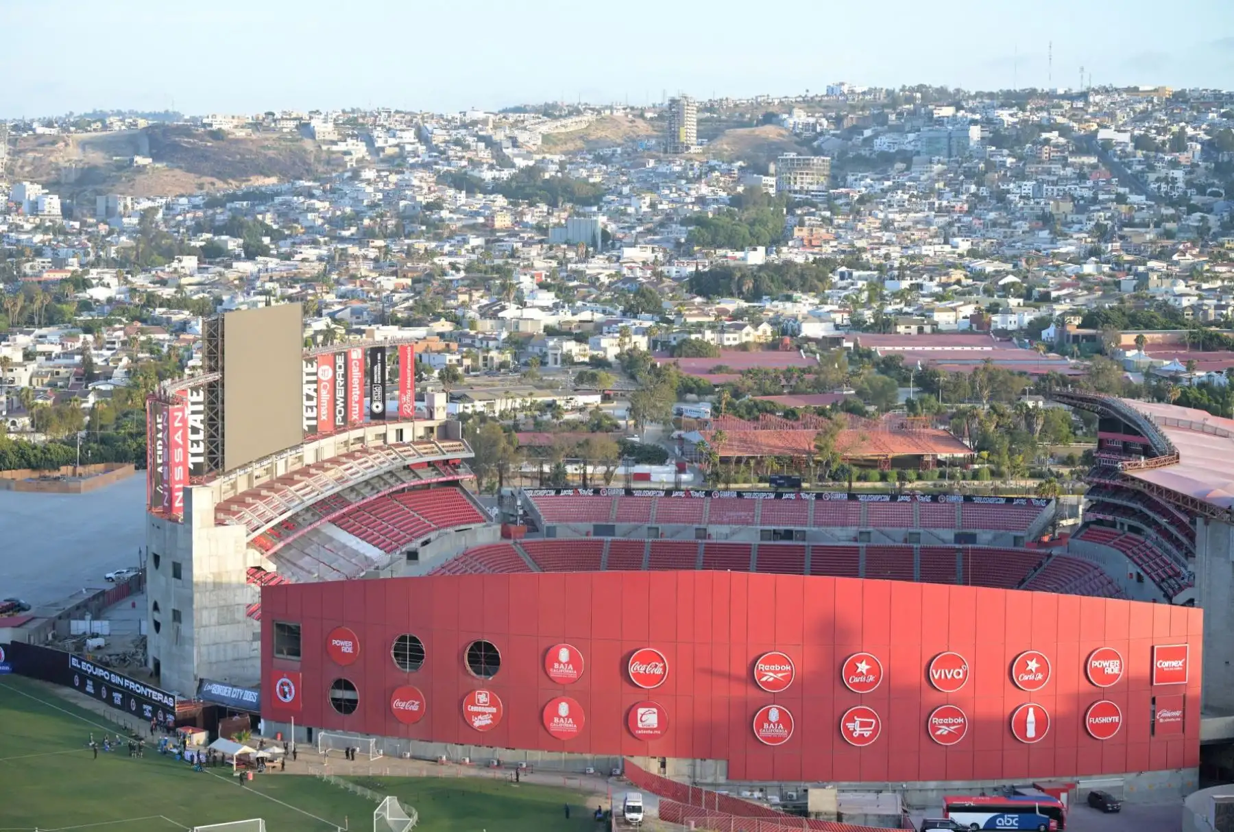 Los jugadores de Irán realizan un ejercicio durante una sesión de entrenamiento junto al Estadio Caliente en Tijuana, México, antes del torneo de fútbol de la Copa Mundial de la FIFA 2026. Foto: AFP