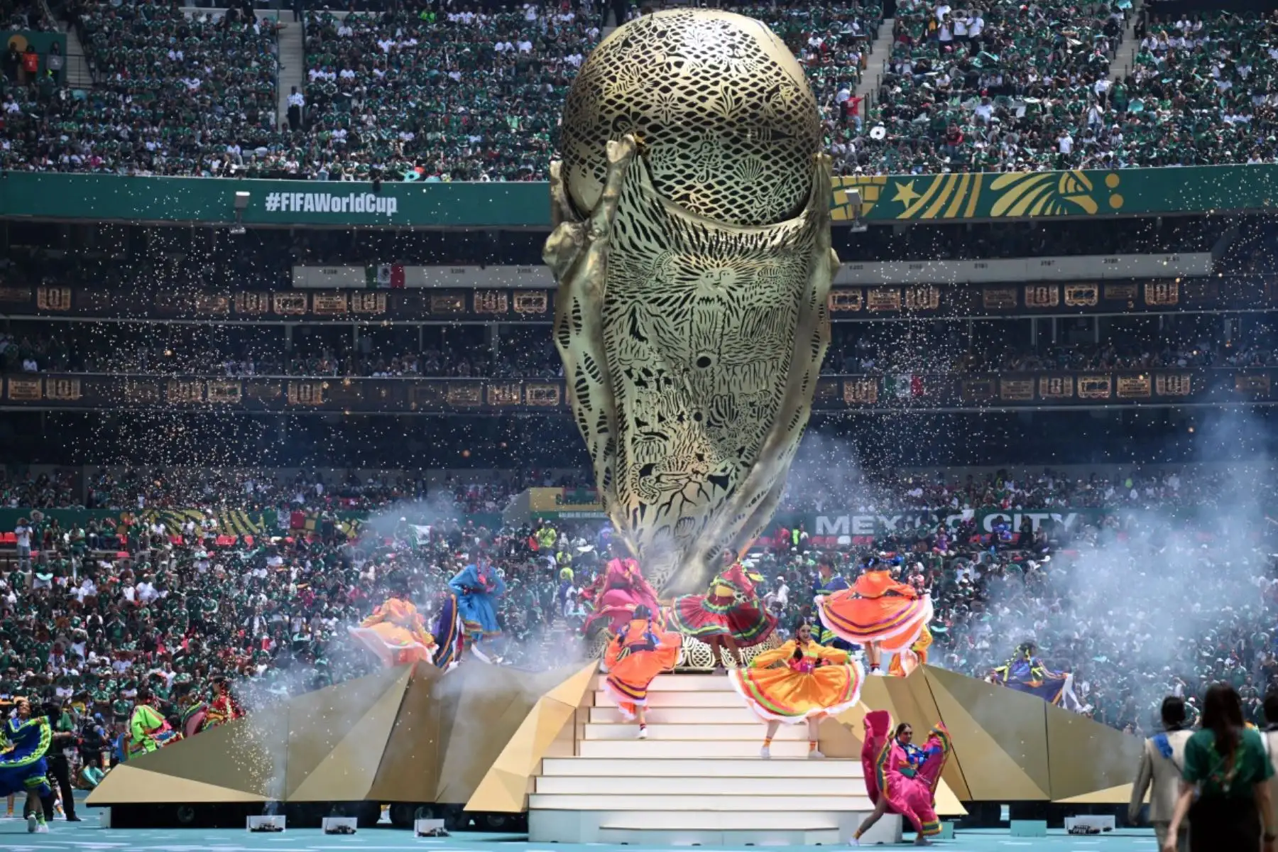 Artistas actúan durante la ceremonia de apertura previa al partido de fútbol del Grupo A de la Copa Mundial de 2026 entre México y Sudáfrica en el Estadio de la Ciudad de México, el 11 de junio de 2026. Foto: AFP